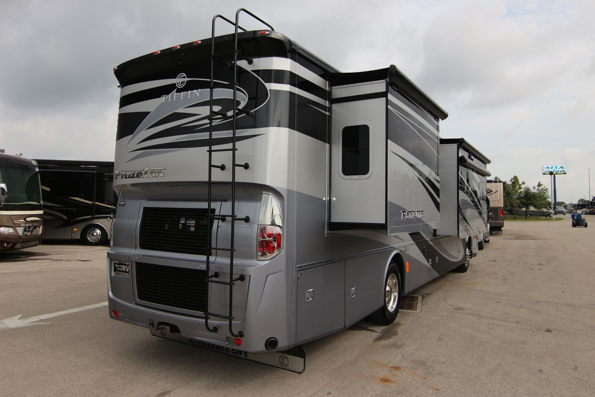 Used 2017 Tiffin Motor Homes Phaeton 40QKH Class A  For Sale