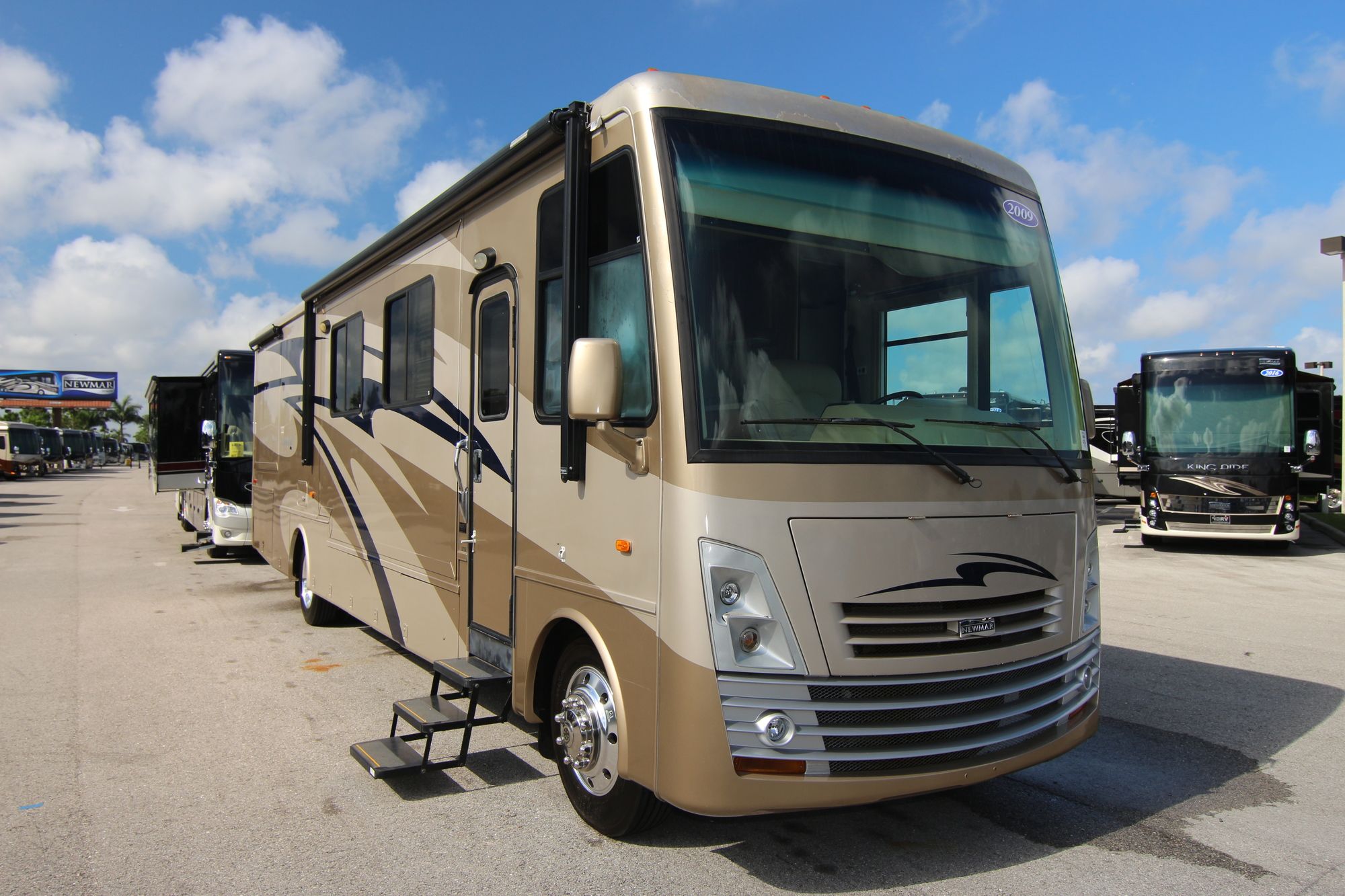 Used 2009 Newmar Grand Star 3752 Class A  For Sale