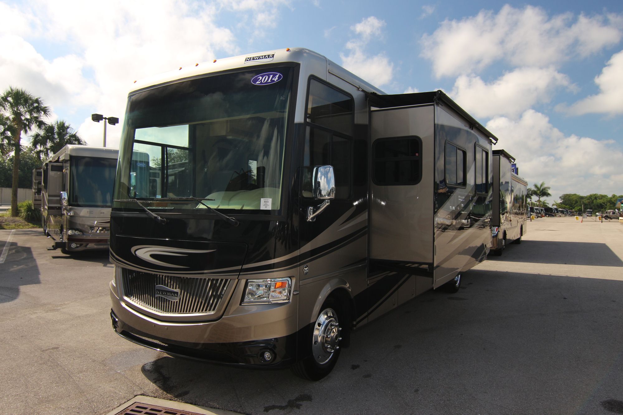 Used 2014 Newmar Canyon Star 3650 Class A  For Sale