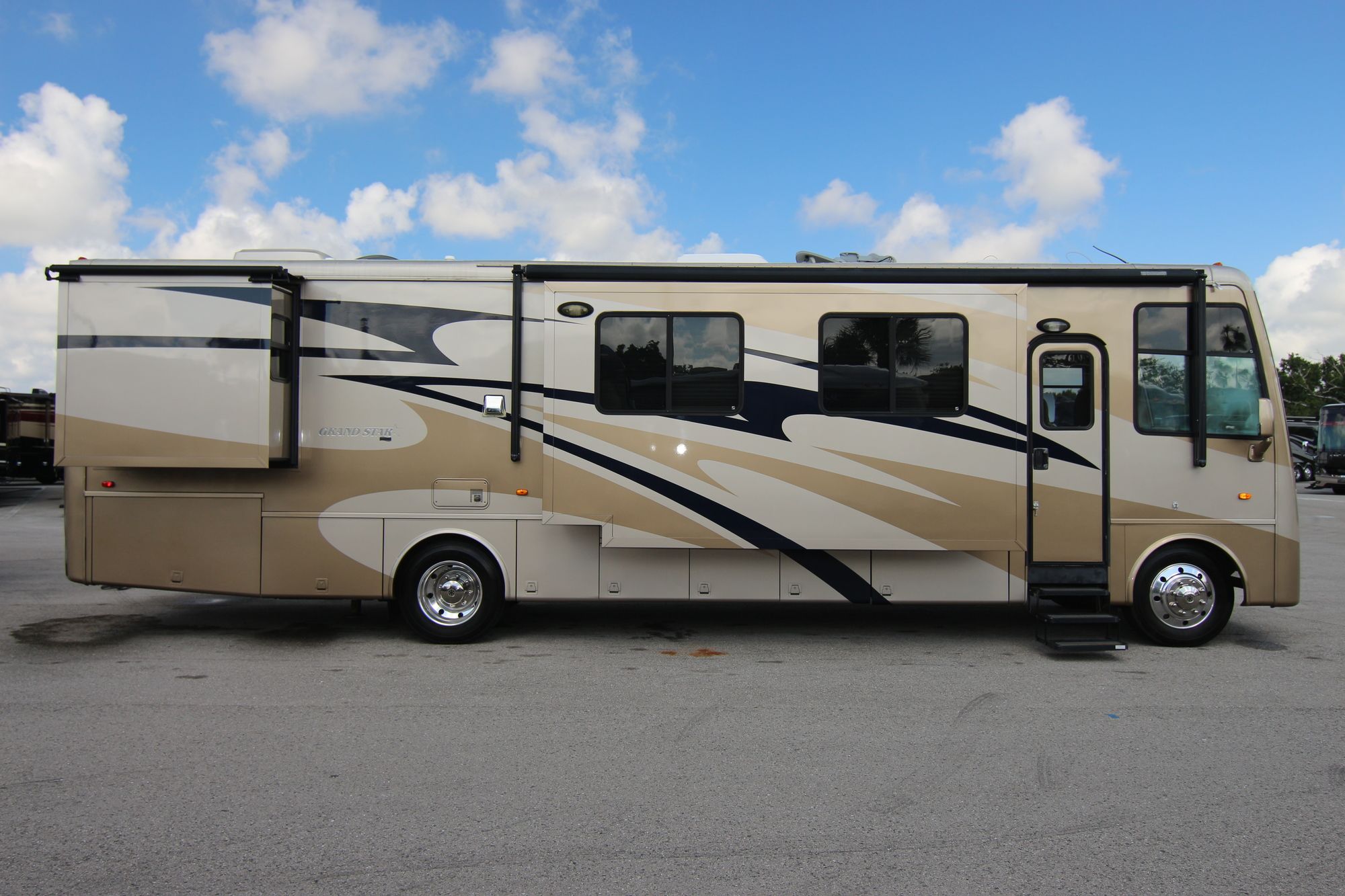 Used 2009 Newmar Grand Star 3752 Class A  For Sale