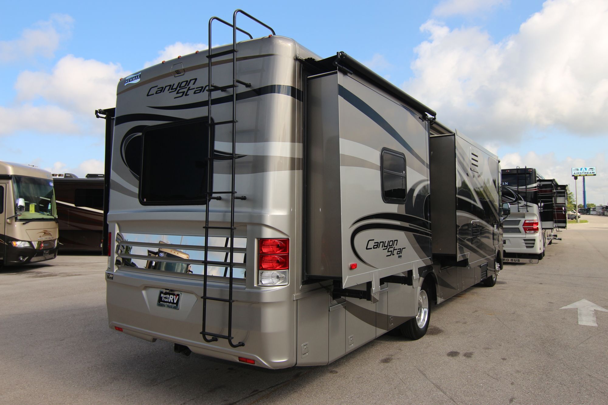 Used 2014 Newmar Canyon Star 3650 Class A  For Sale