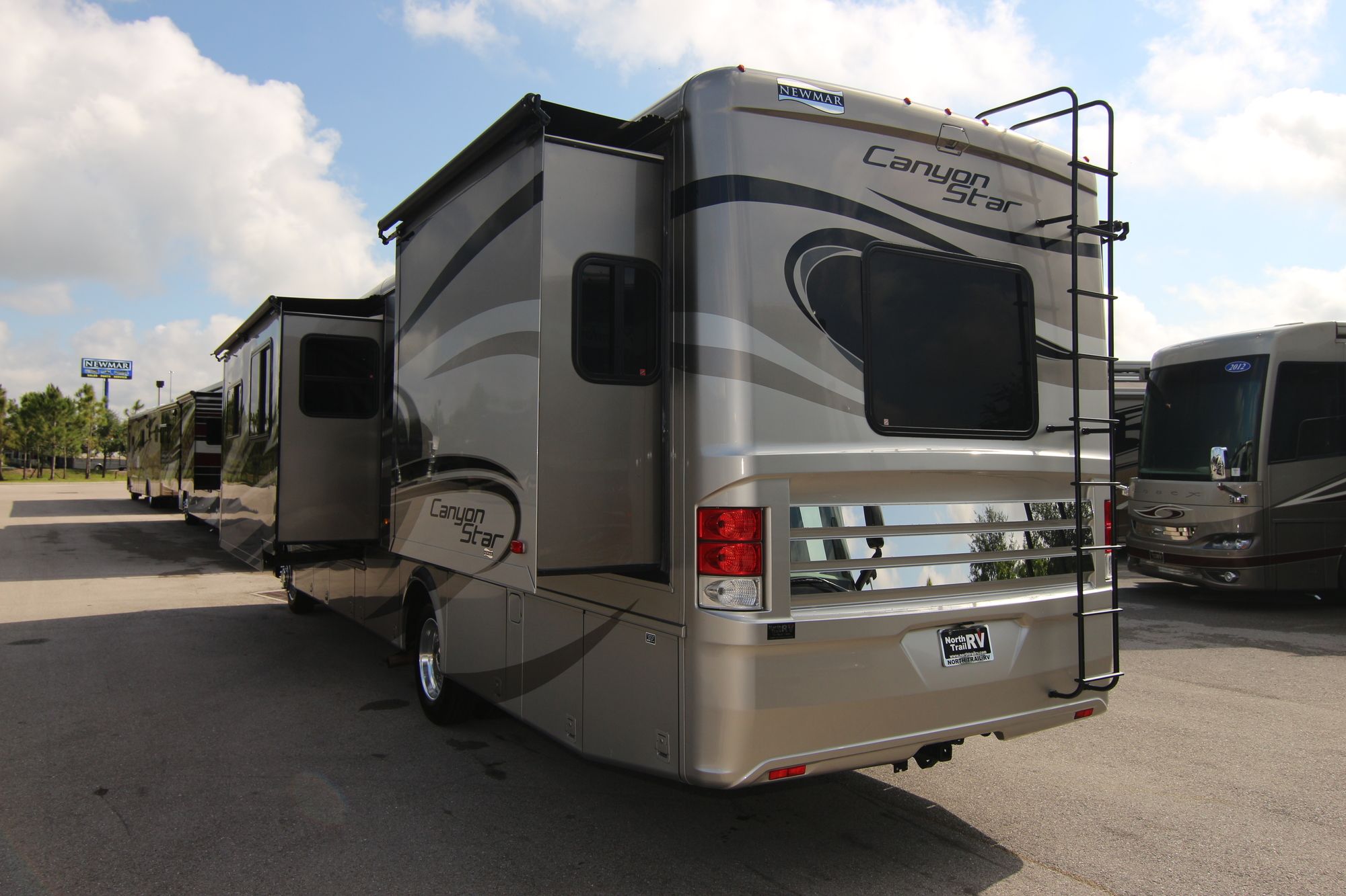 Used 2014 Newmar Canyon Star 3650 Class A  For Sale