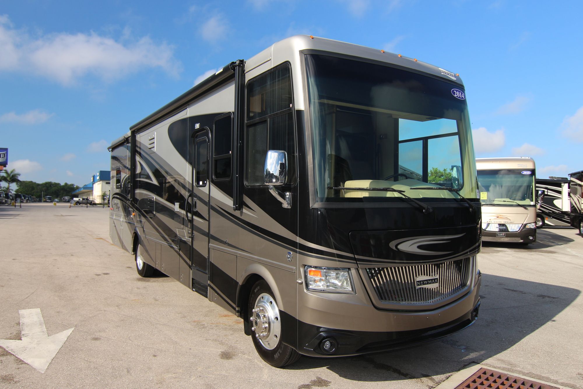 Used 2014 Newmar Canyon Star 3650 Class A  For Sale