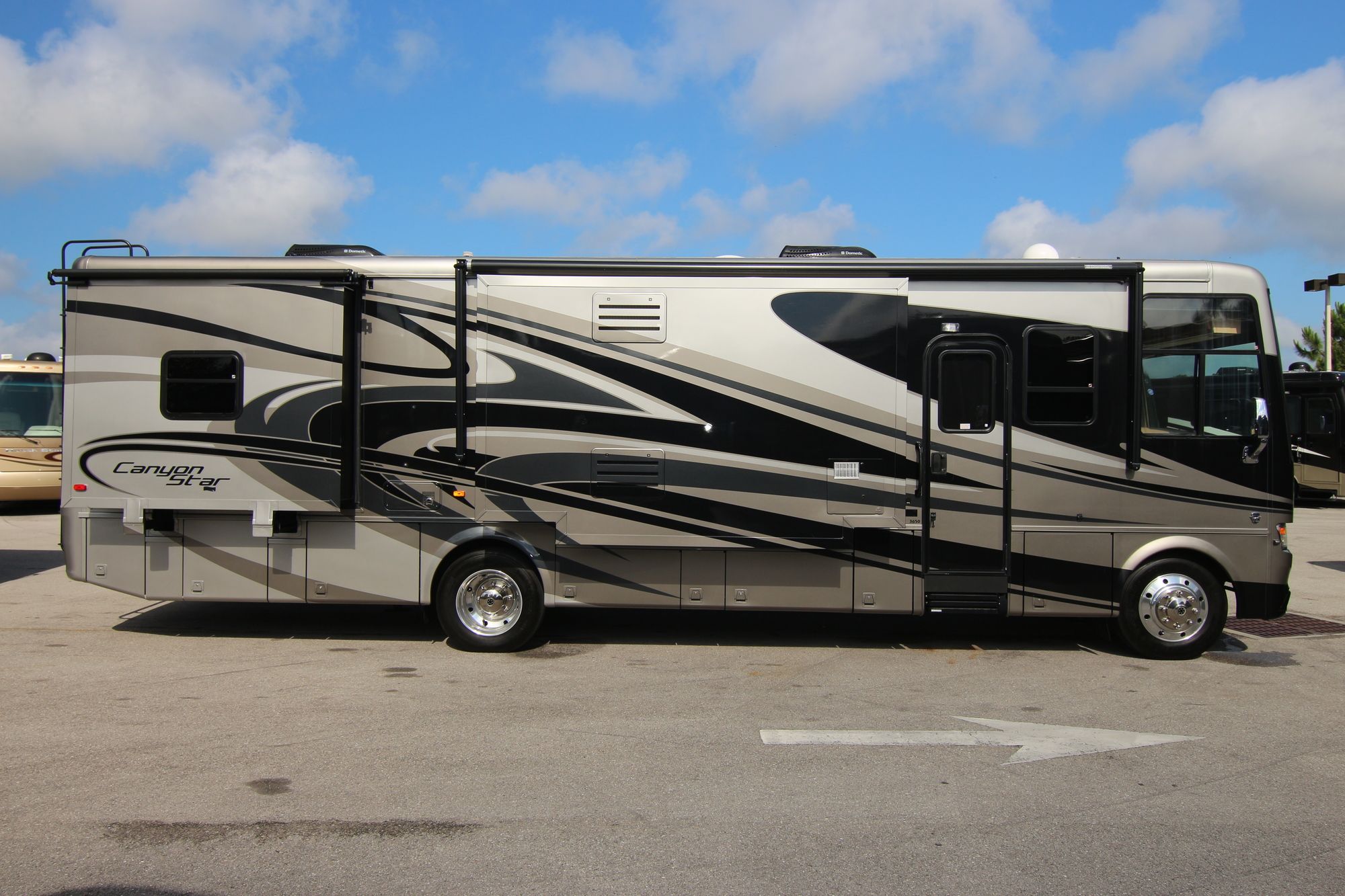 Used 2014 Newmar Canyon Star 3650 Class A  For Sale