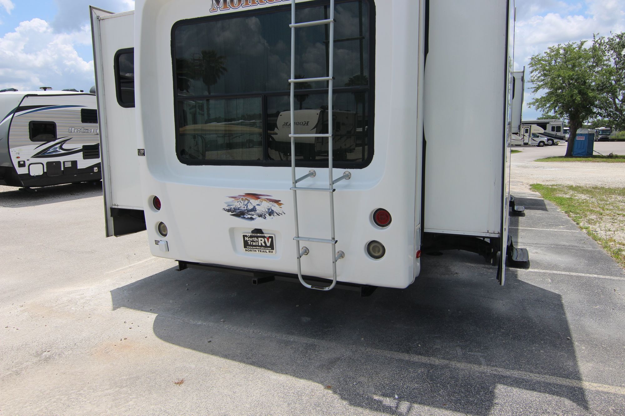 Used 2013 Keystone Montana 3750FL Fifth Wheel  For Sale