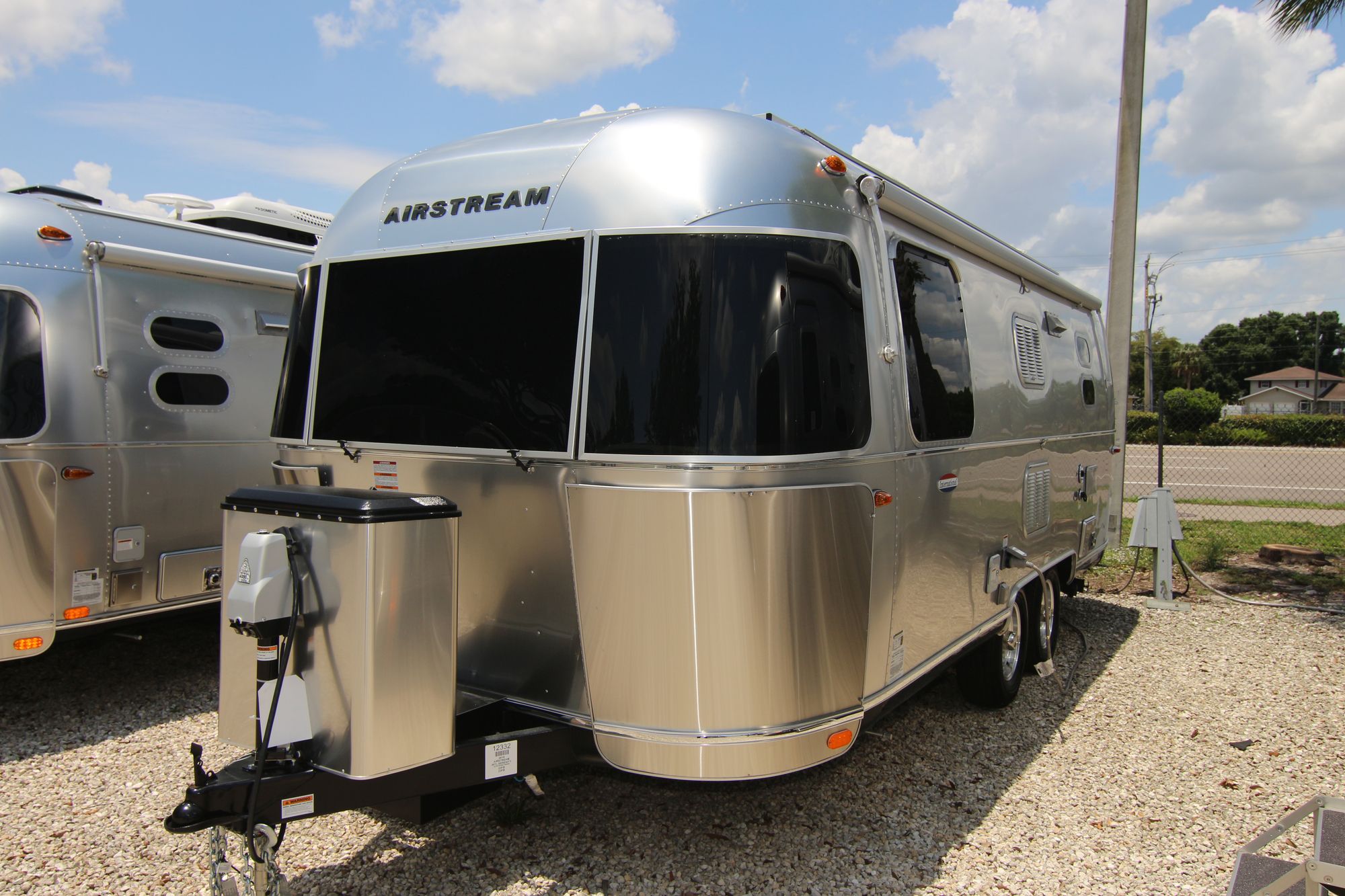 New 2019 Airstream Intl Serenity 23FB Travel Trailer  For Sale