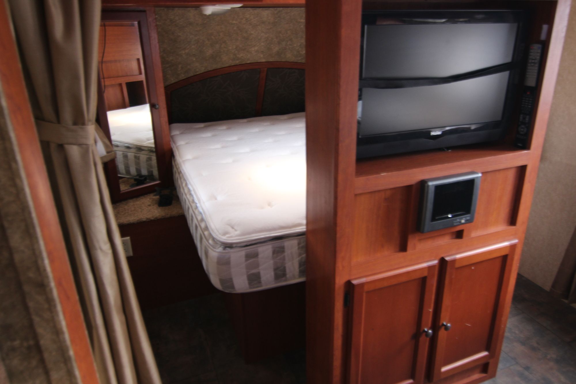 Used 2012 Dutchmen Aerolite 315BHSS Travel Trailer  For Sale