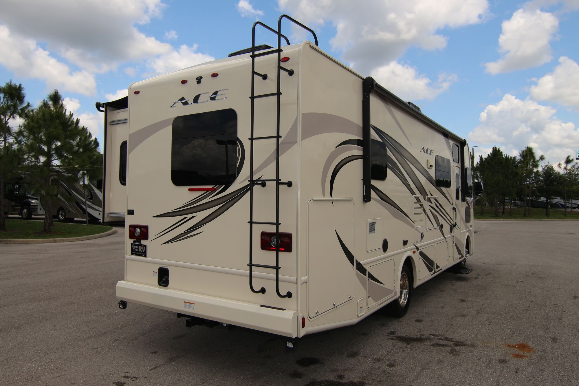 Used 2018 Thor Ace 30.3 Class A  For Sale