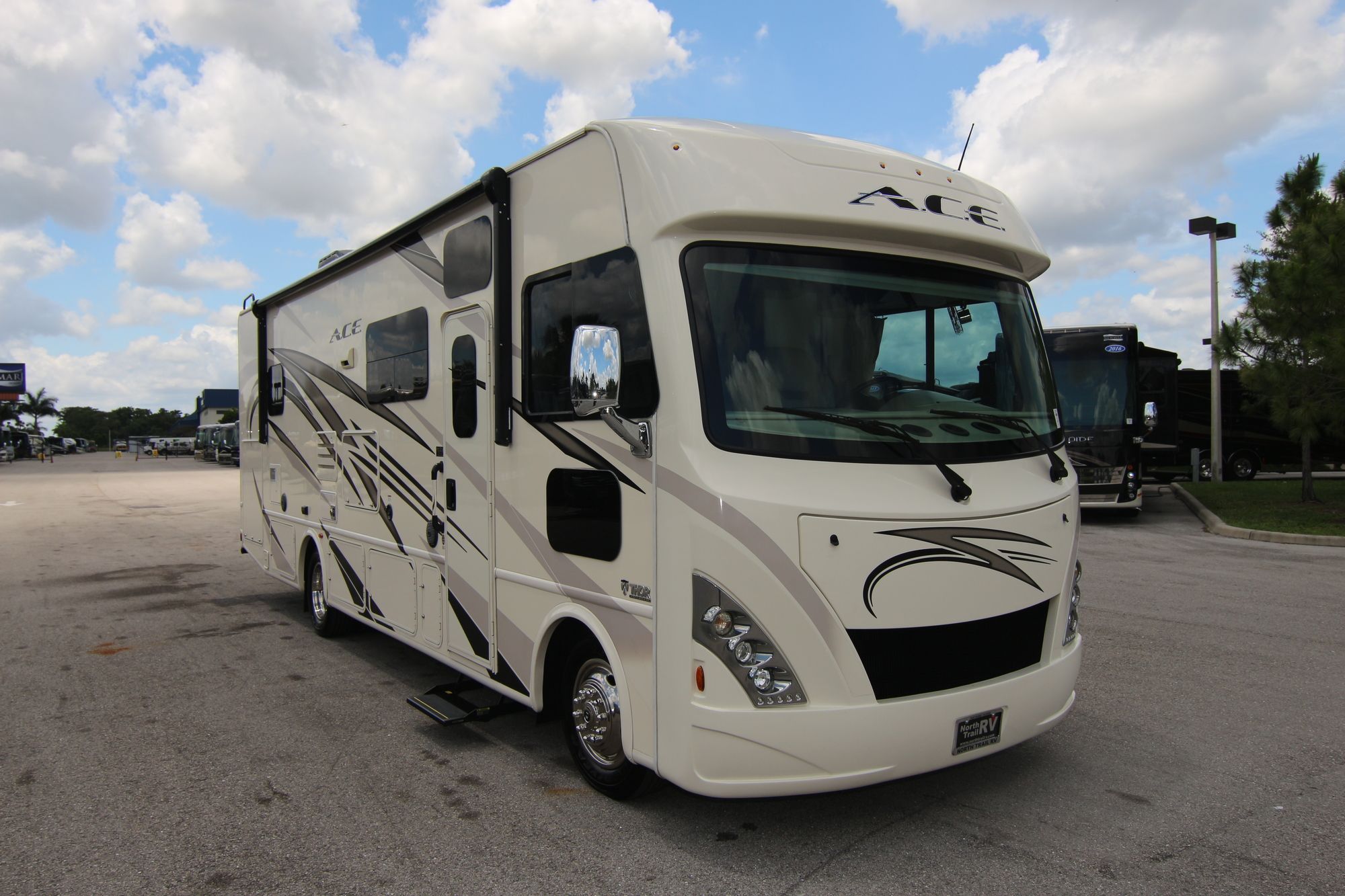 Used 2018 Thor Ace 30.3 Class A  For Sale