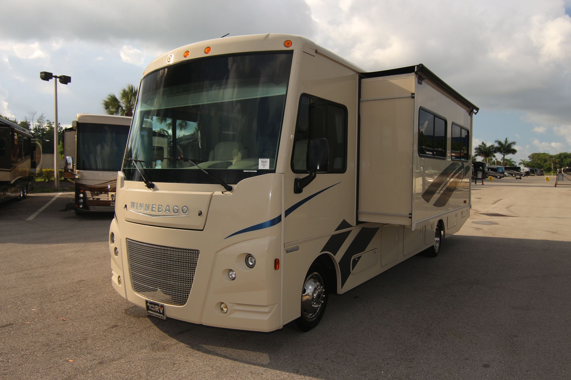 Used 2018 Winnebago Sunstar 32YE Class A  For Sale