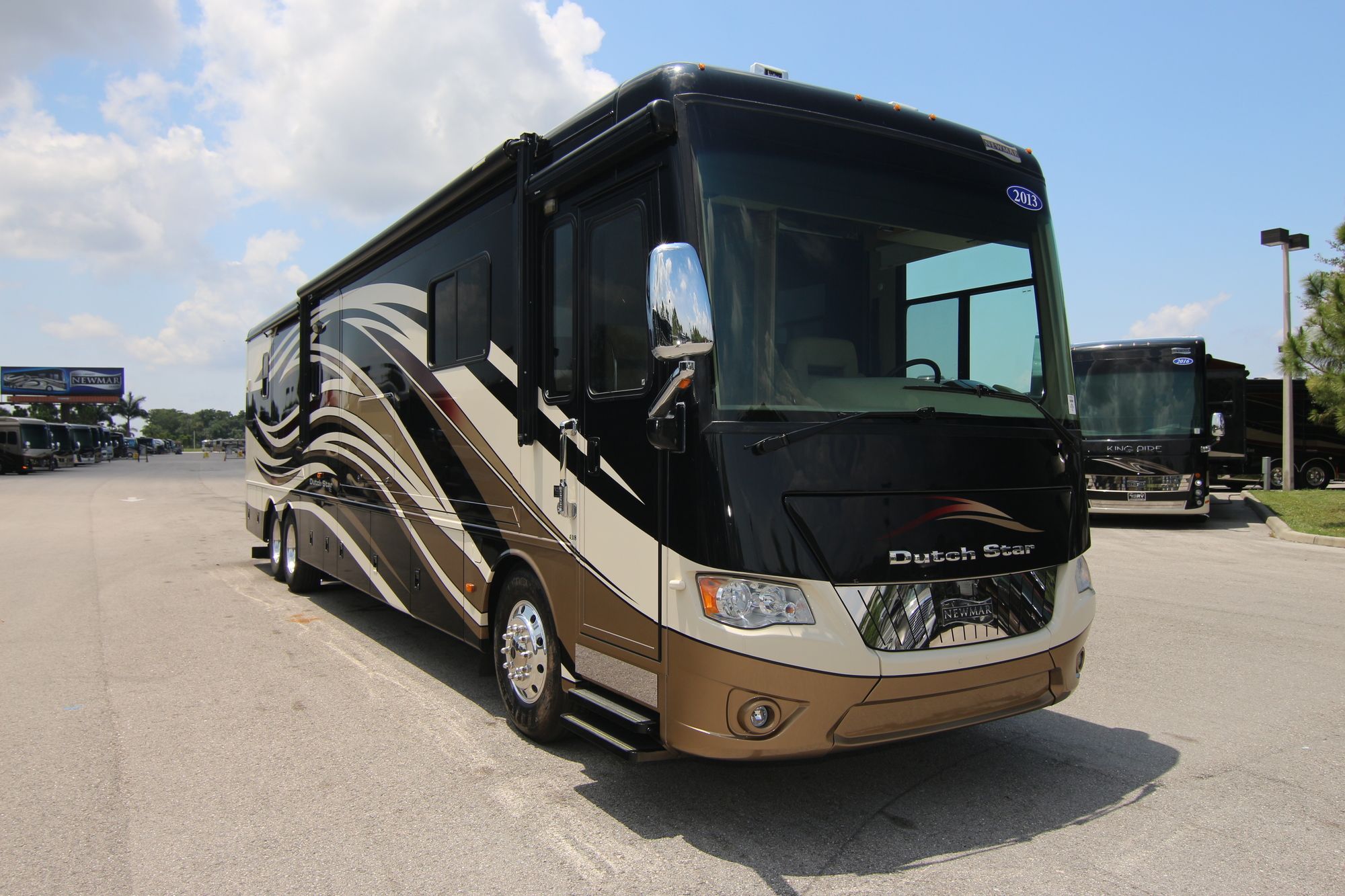 Used 2013 Newmar Dutch Star 4318 Class A  For Sale