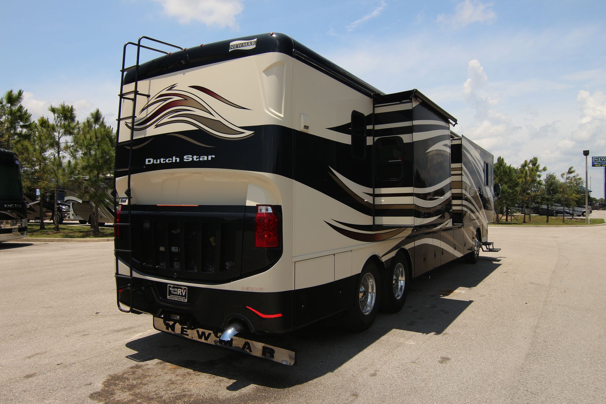 Used 2013 Newmar Dutch Star 4318 Class A  For Sale