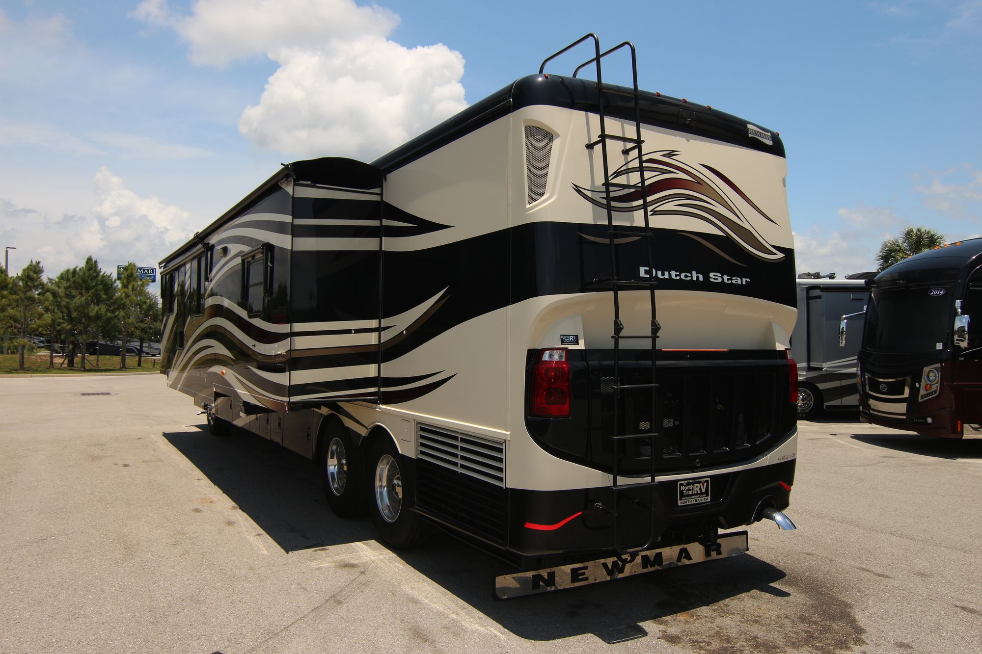 Used 2013 Newmar Dutch Star 4318 Class A  For Sale