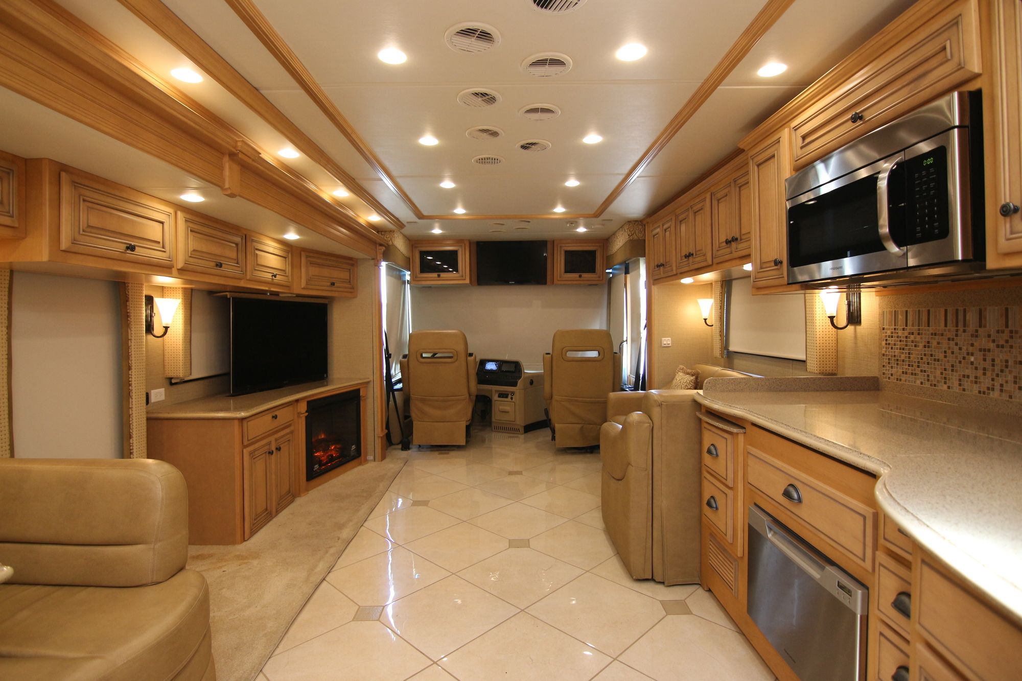 Used 2013 Newmar Dutch Star 4318 Class A  For Sale