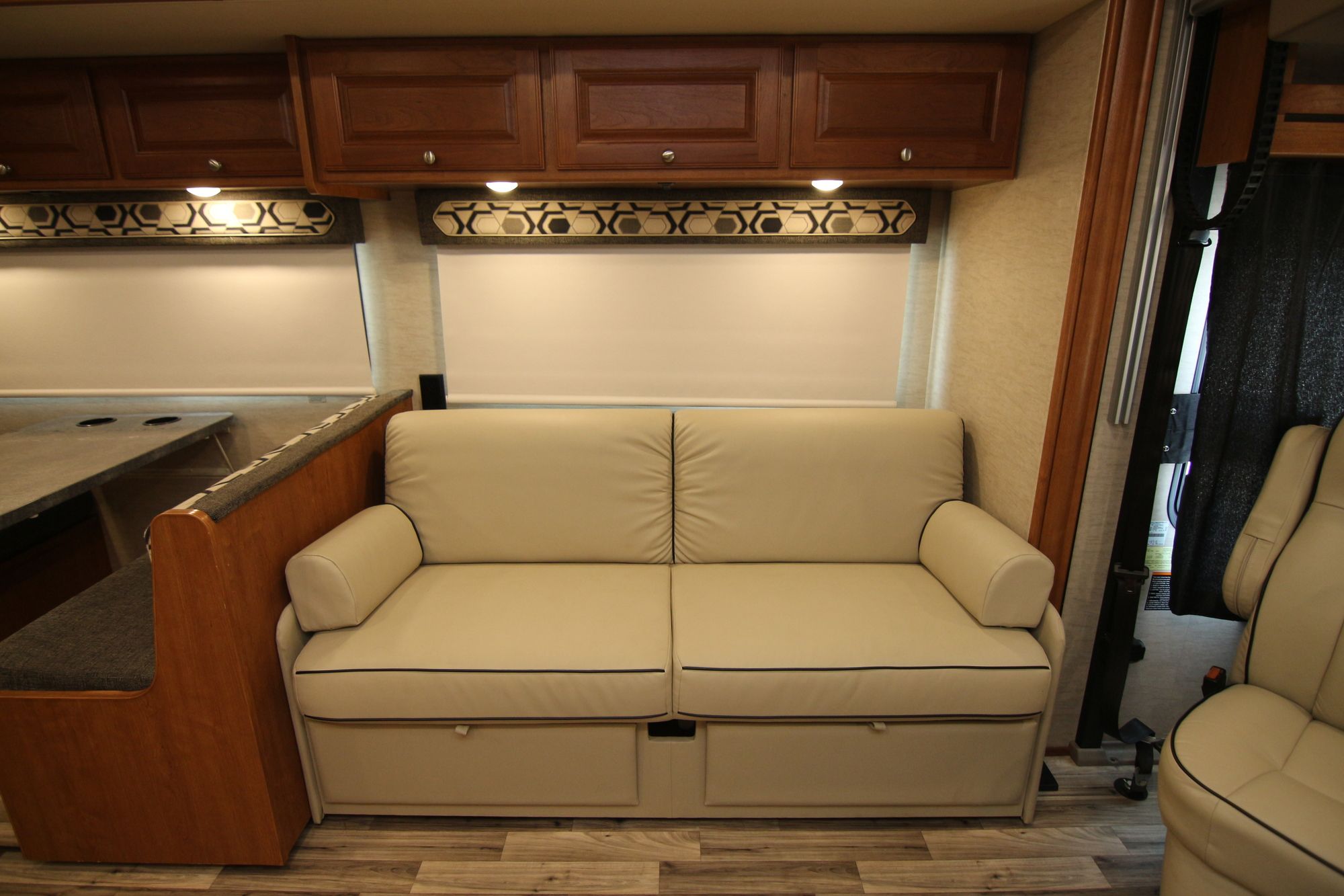 Used 2018 Winnebago Sunstar 32YE Class A  For Sale