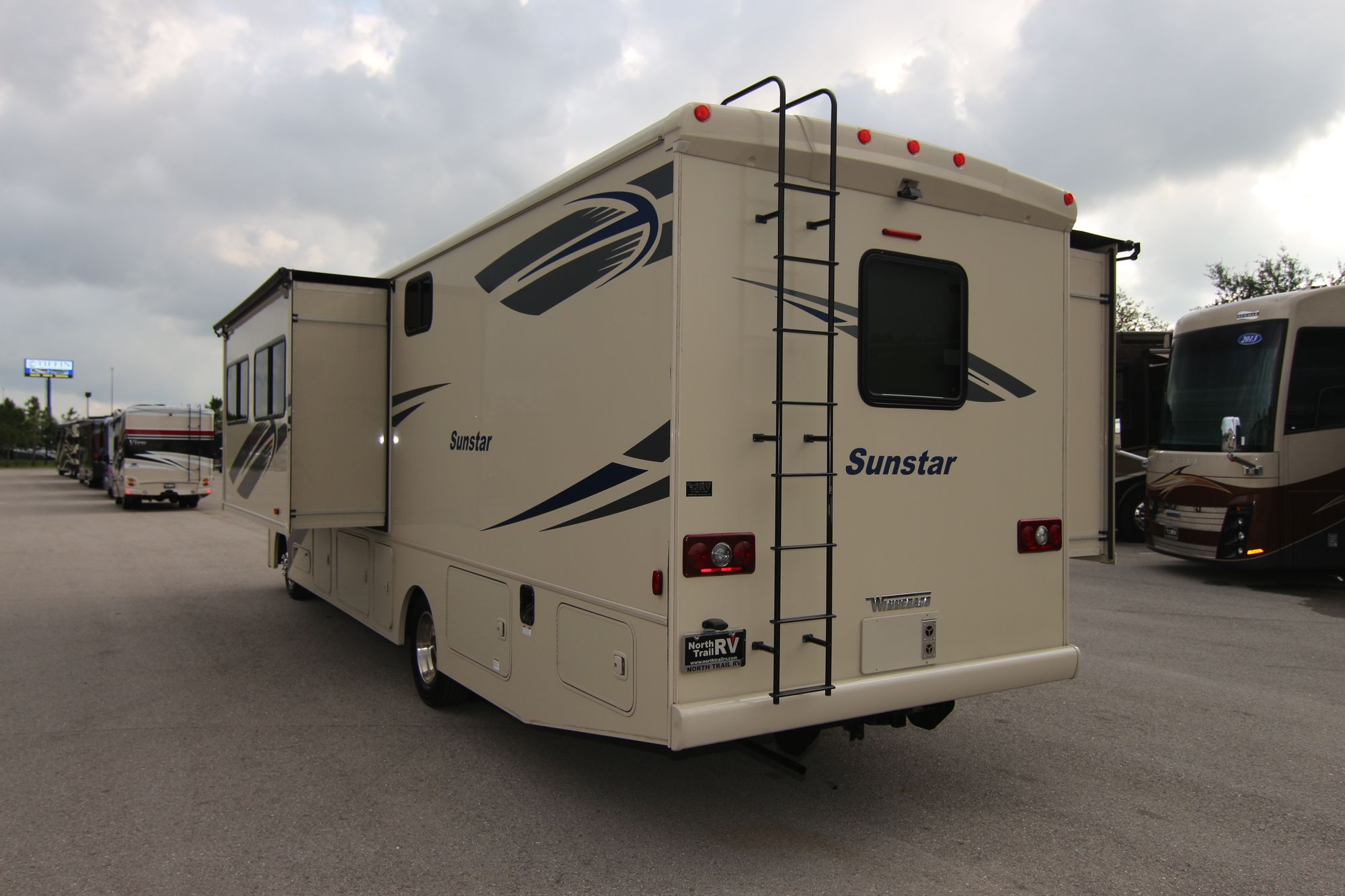 Used 2018 Winnebago Sunstar 32YE Class A  For Sale