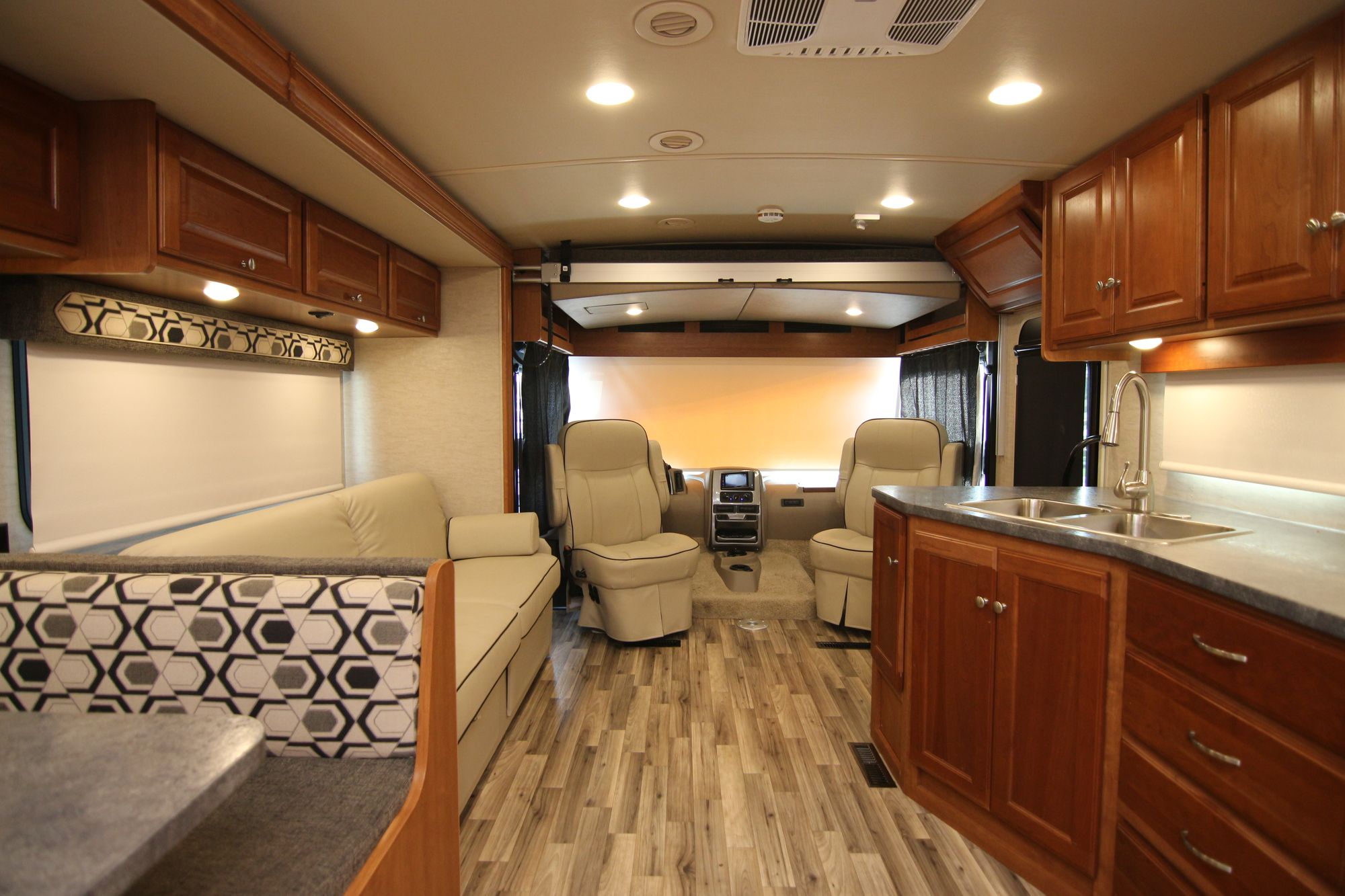 Used 2018 Winnebago Sunstar 32YE Class A  For Sale