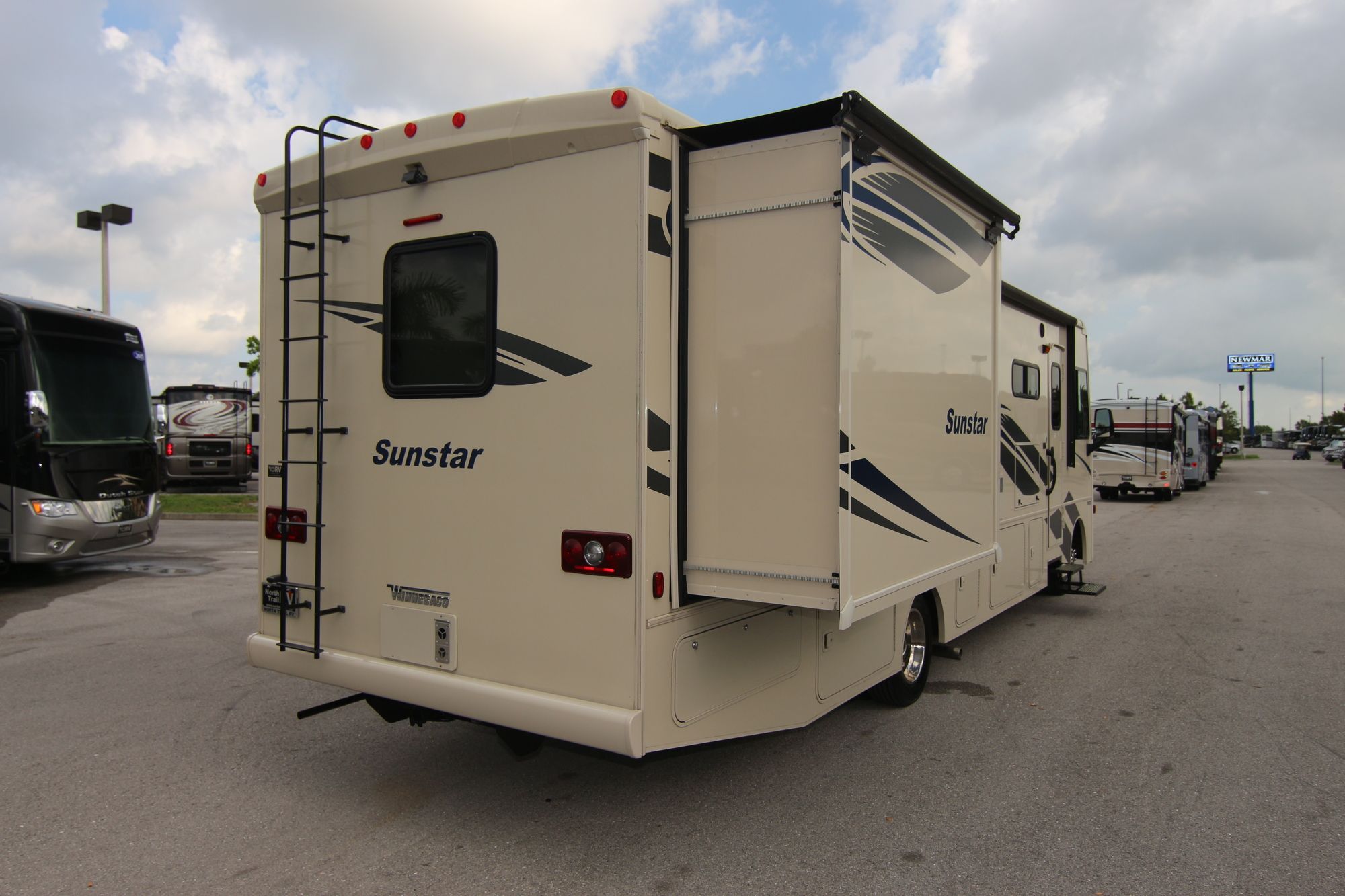 Used 2018 Winnebago Sunstar 32YE Class A  For Sale