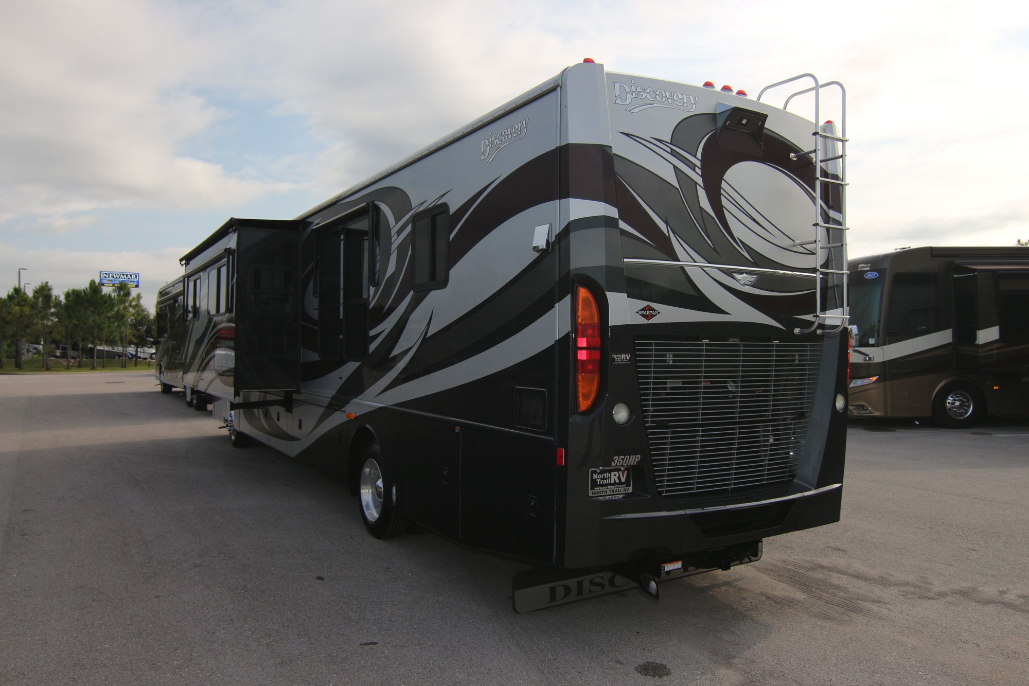 Used 2010 Fleetwood Discovery 40X Class A  For Sale