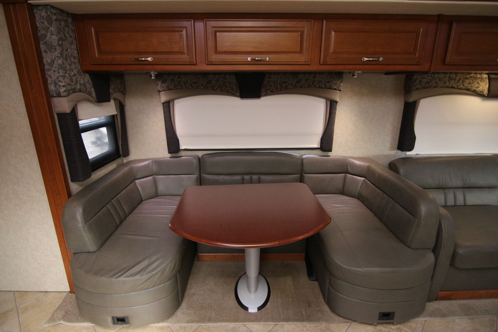 Used 2010 Fleetwood Discovery 40X Class A  For Sale