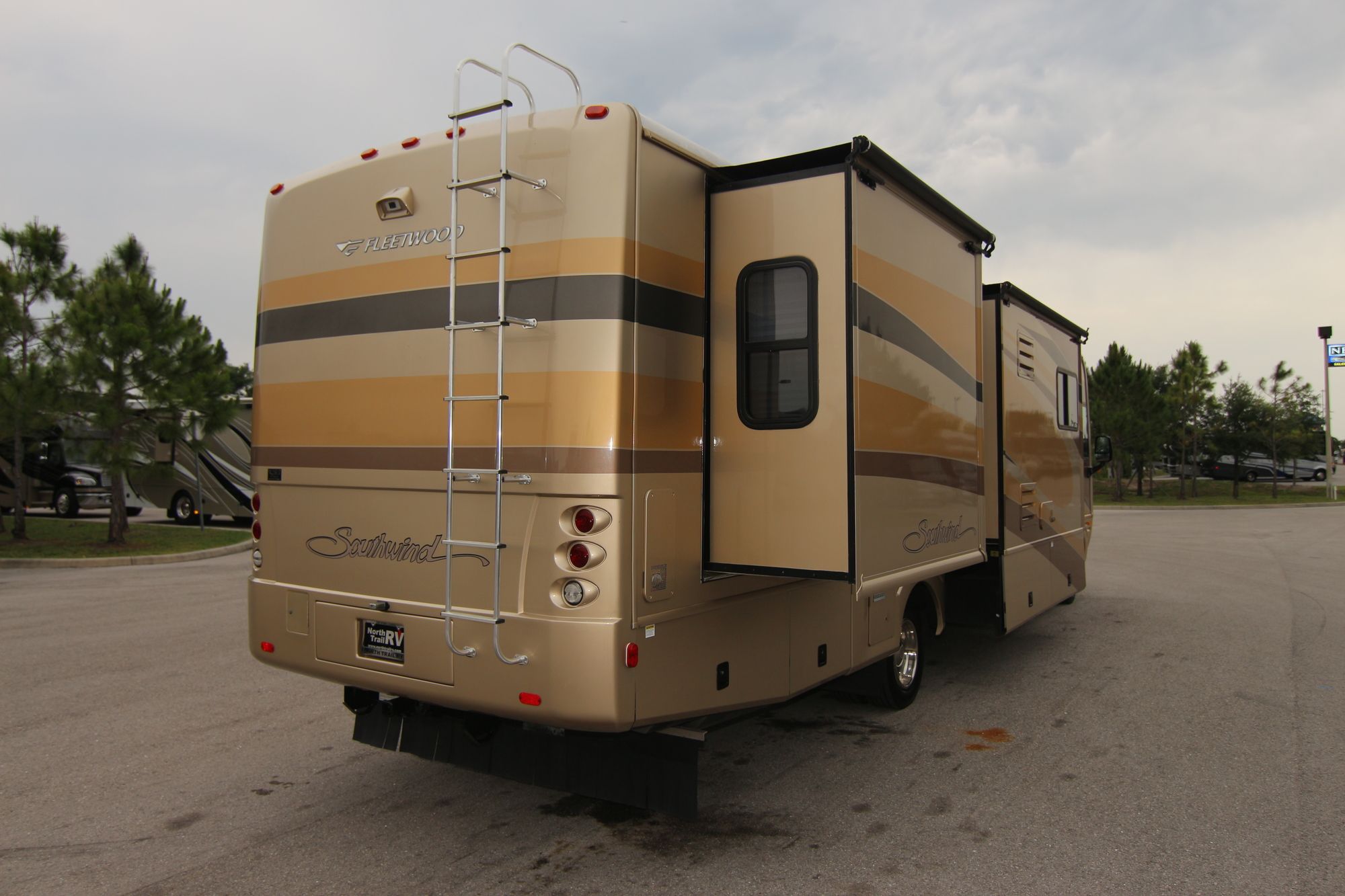 Used 2005 Fleetwood Southwind 37C Class A  For Sale