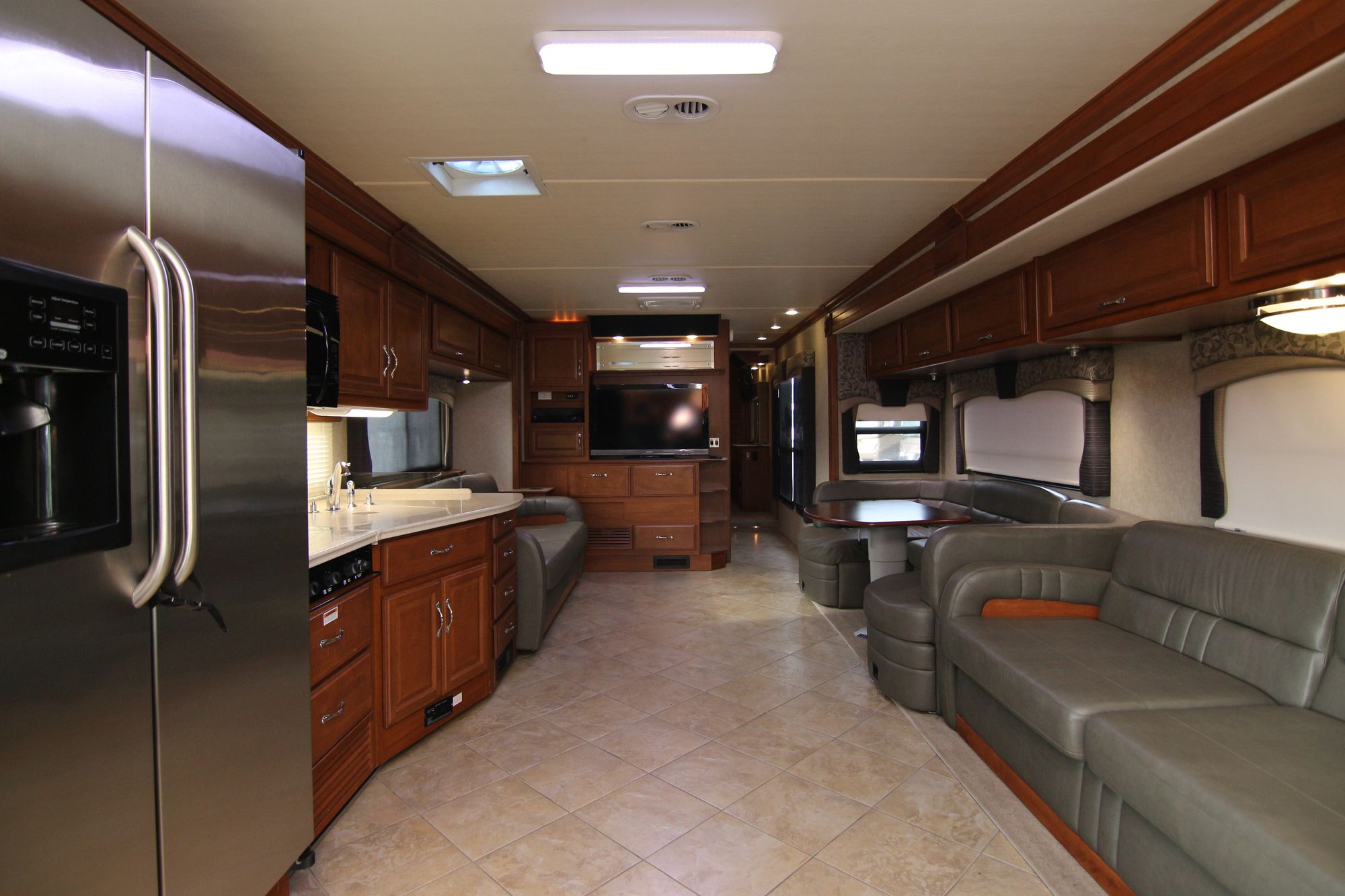 Used 2010 Fleetwood Discovery 40X Class A  For Sale