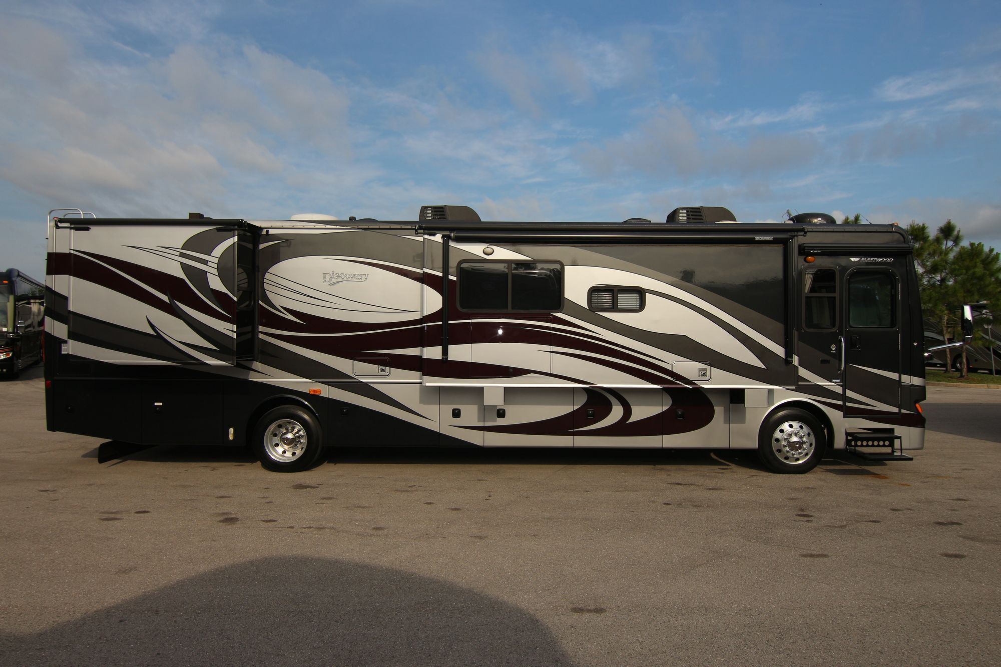 Used 2010 Fleetwood Discovery 40X Class A  For Sale