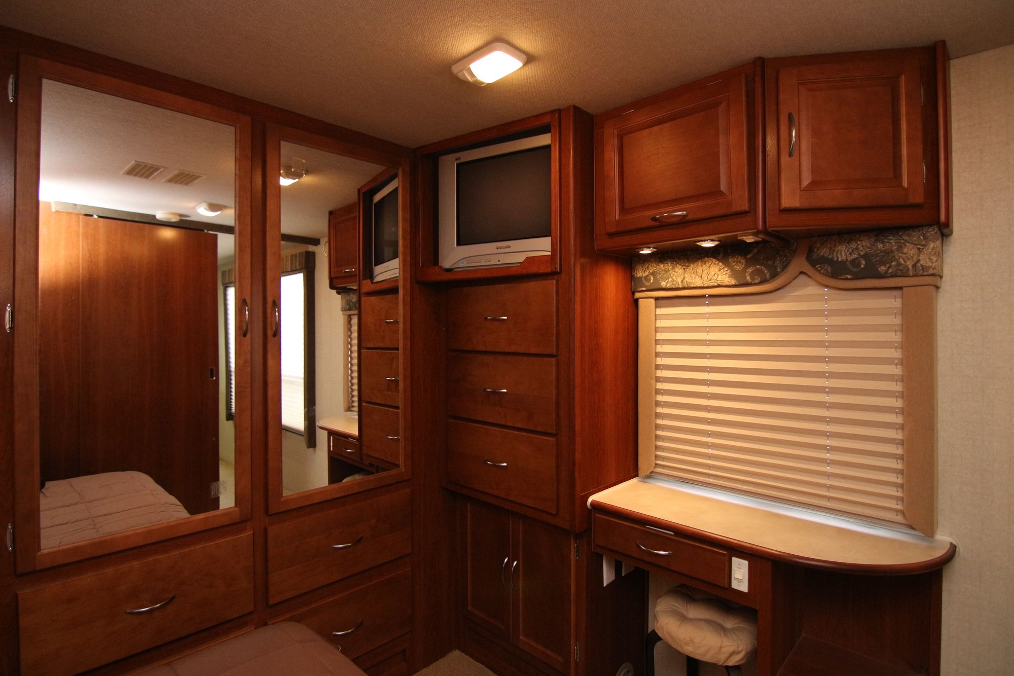 Used 2005 Fleetwood Southwind 37C Class A  For Sale