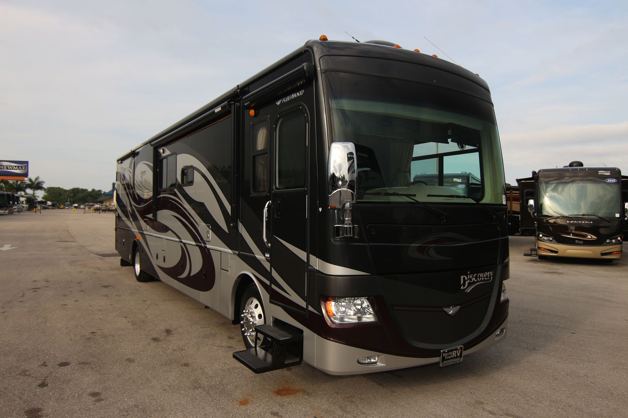 Used 2010 Fleetwood Discovery 40X Class A  For Sale