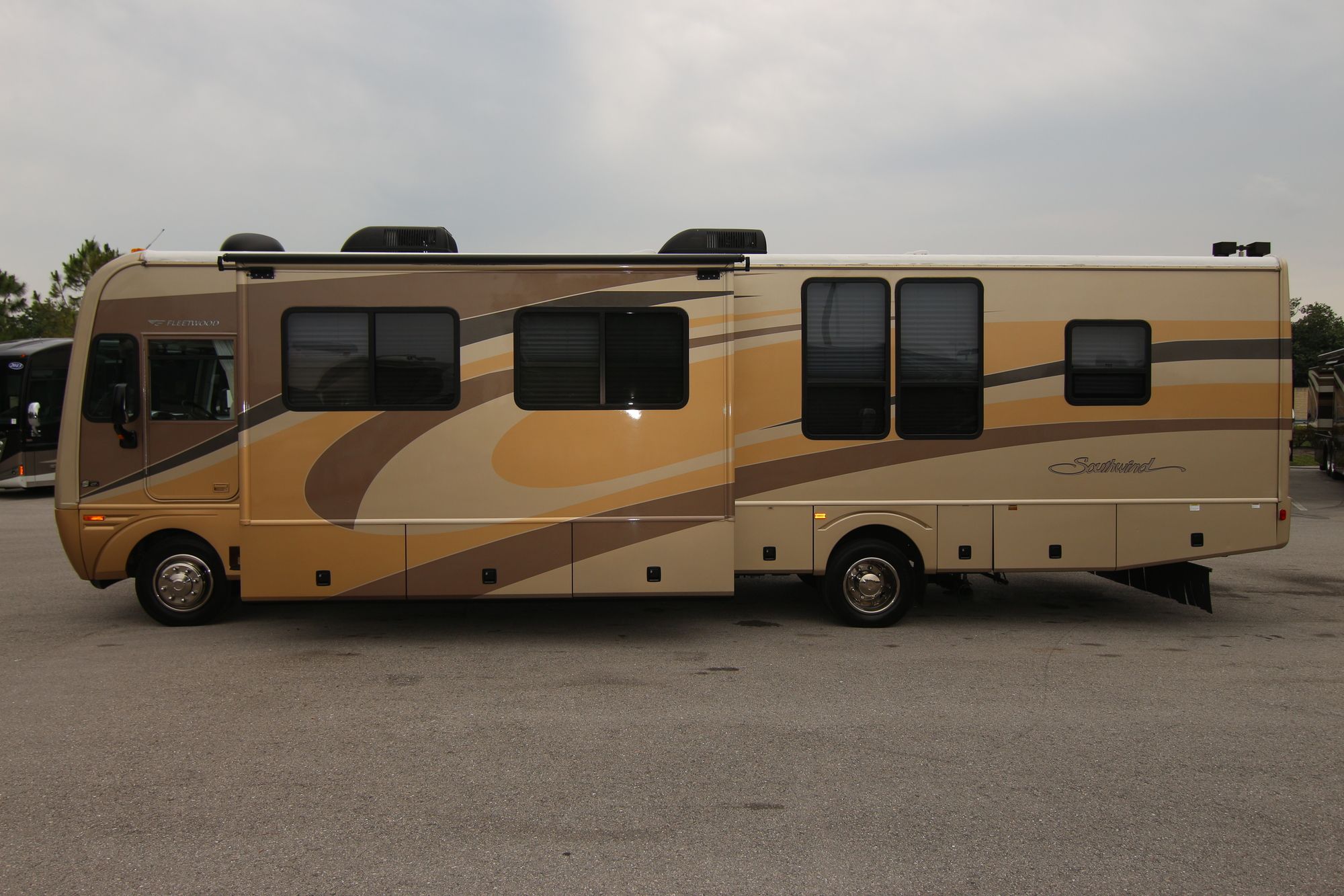 Used 2005 Fleetwood Southwind 37C Class A  For Sale