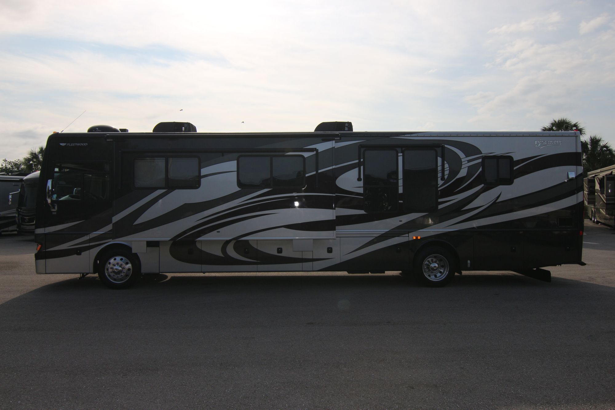 Used 2010 Fleetwood Discovery 40X Class A  For Sale