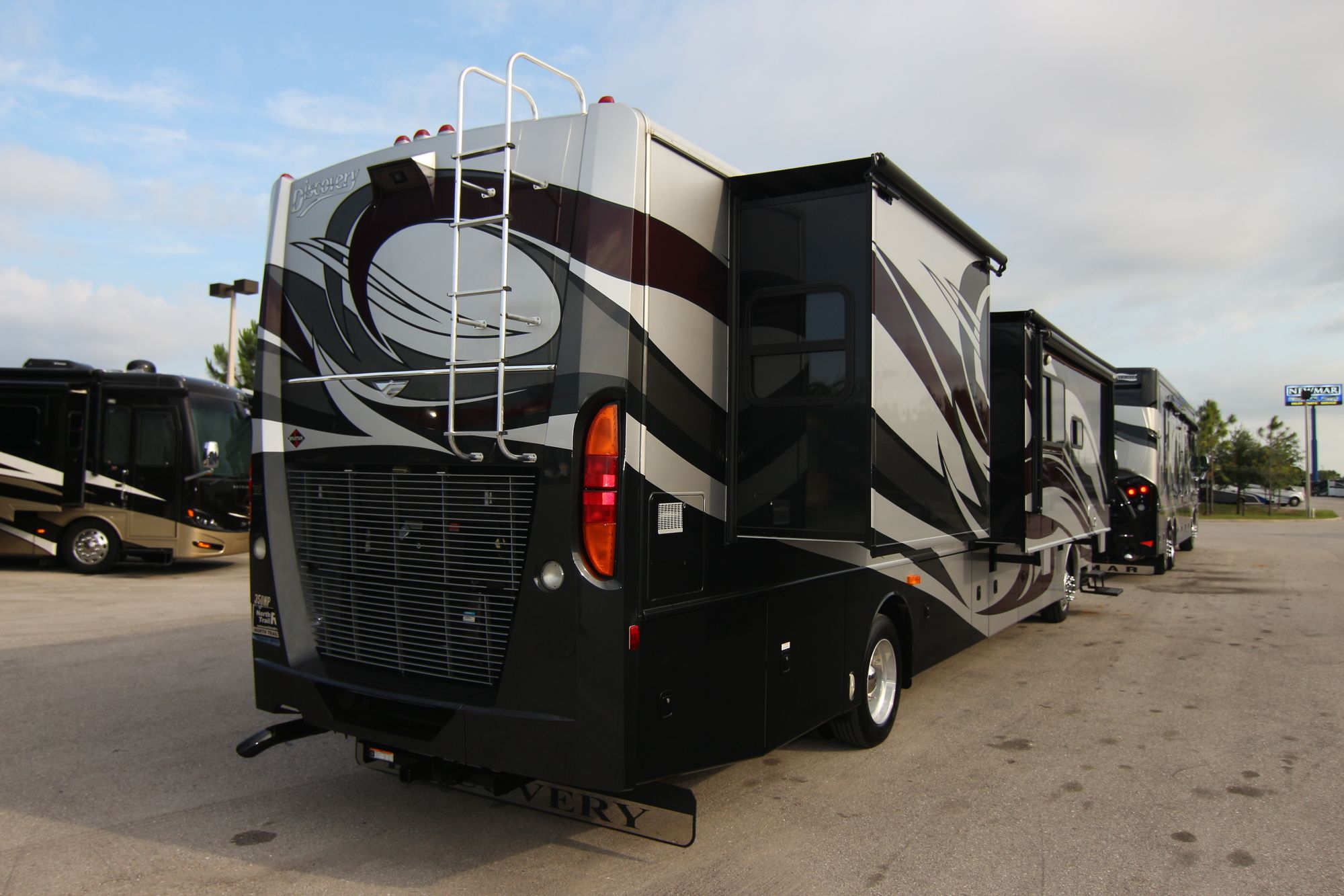 Used 2010 Fleetwood Discovery 40X Class A  For Sale