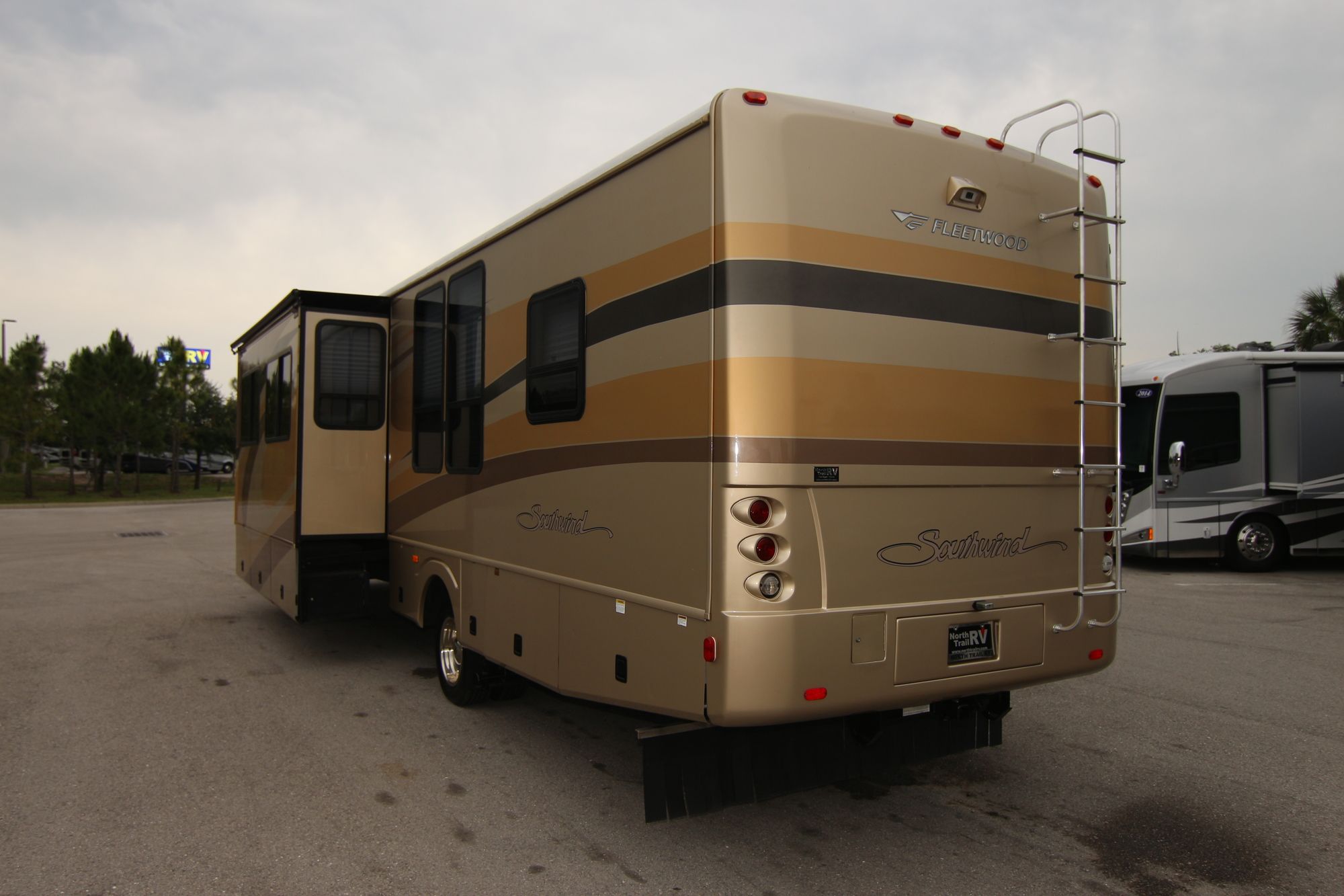 Used 2005 Fleetwood Southwind 37C Class A  For Sale