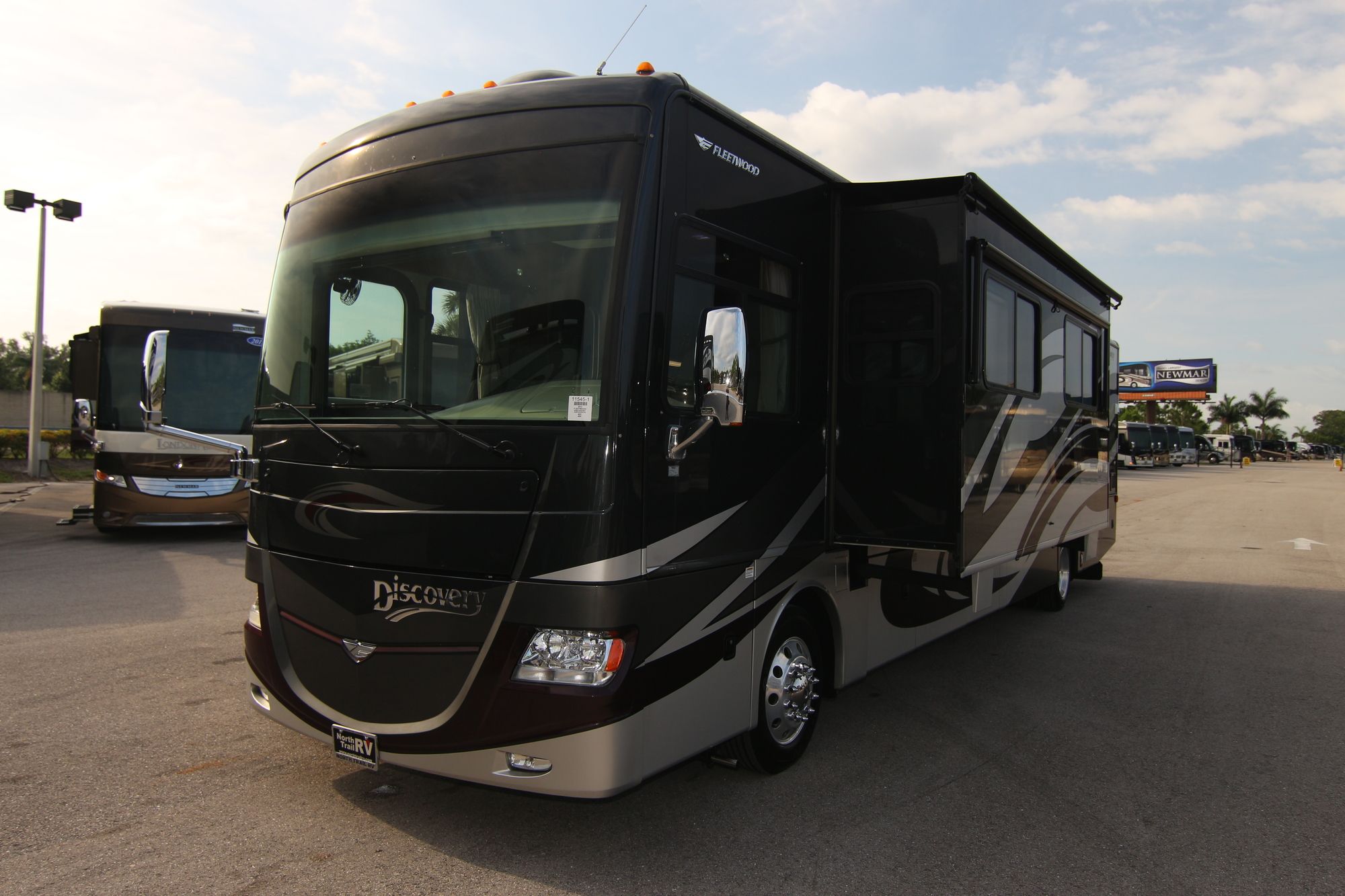 Used 2010 Fleetwood Discovery 40X Class A  For Sale