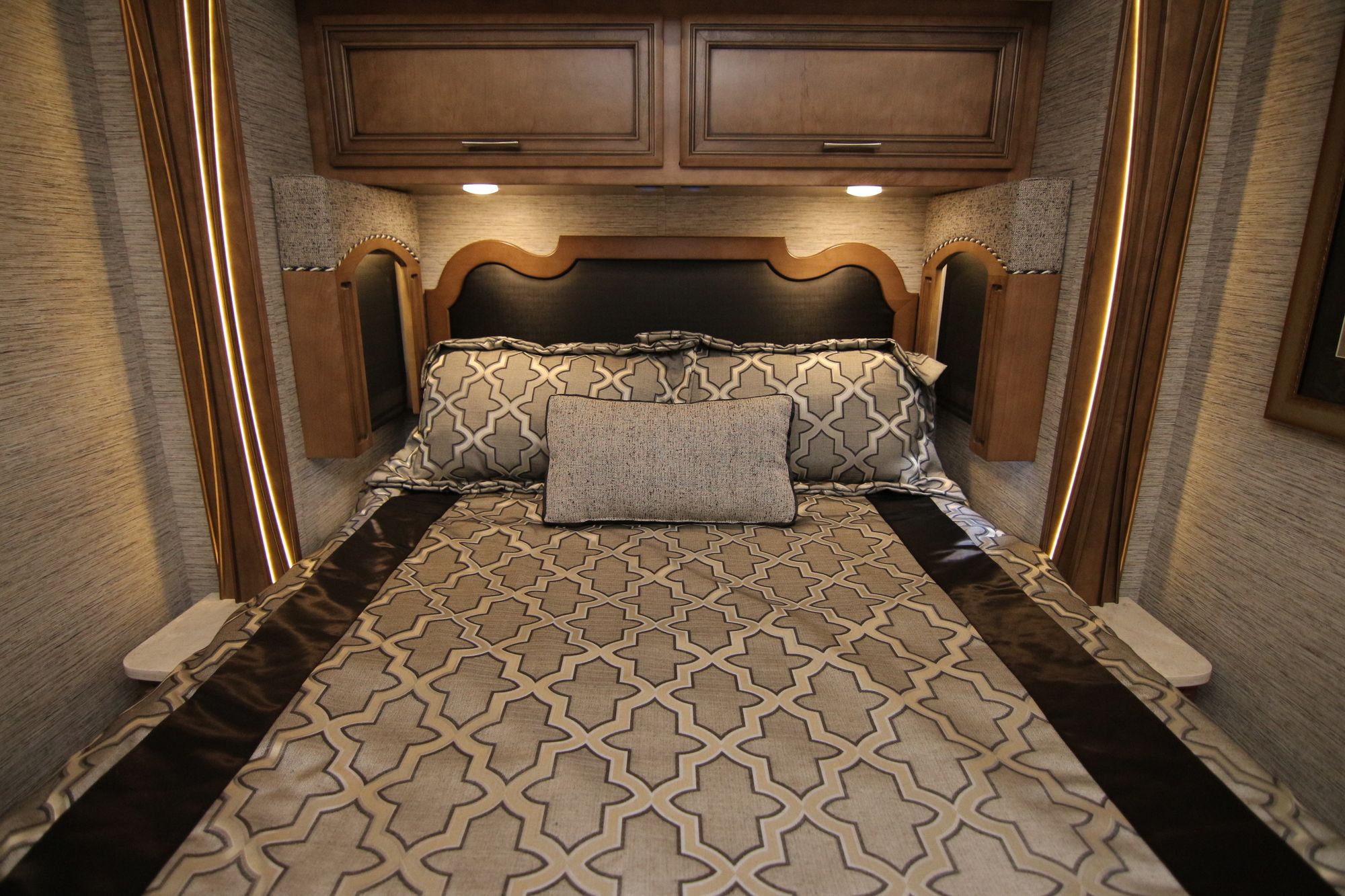 New 2019 Newmar Canyon Star TOYHAULER Class A  For Sale
