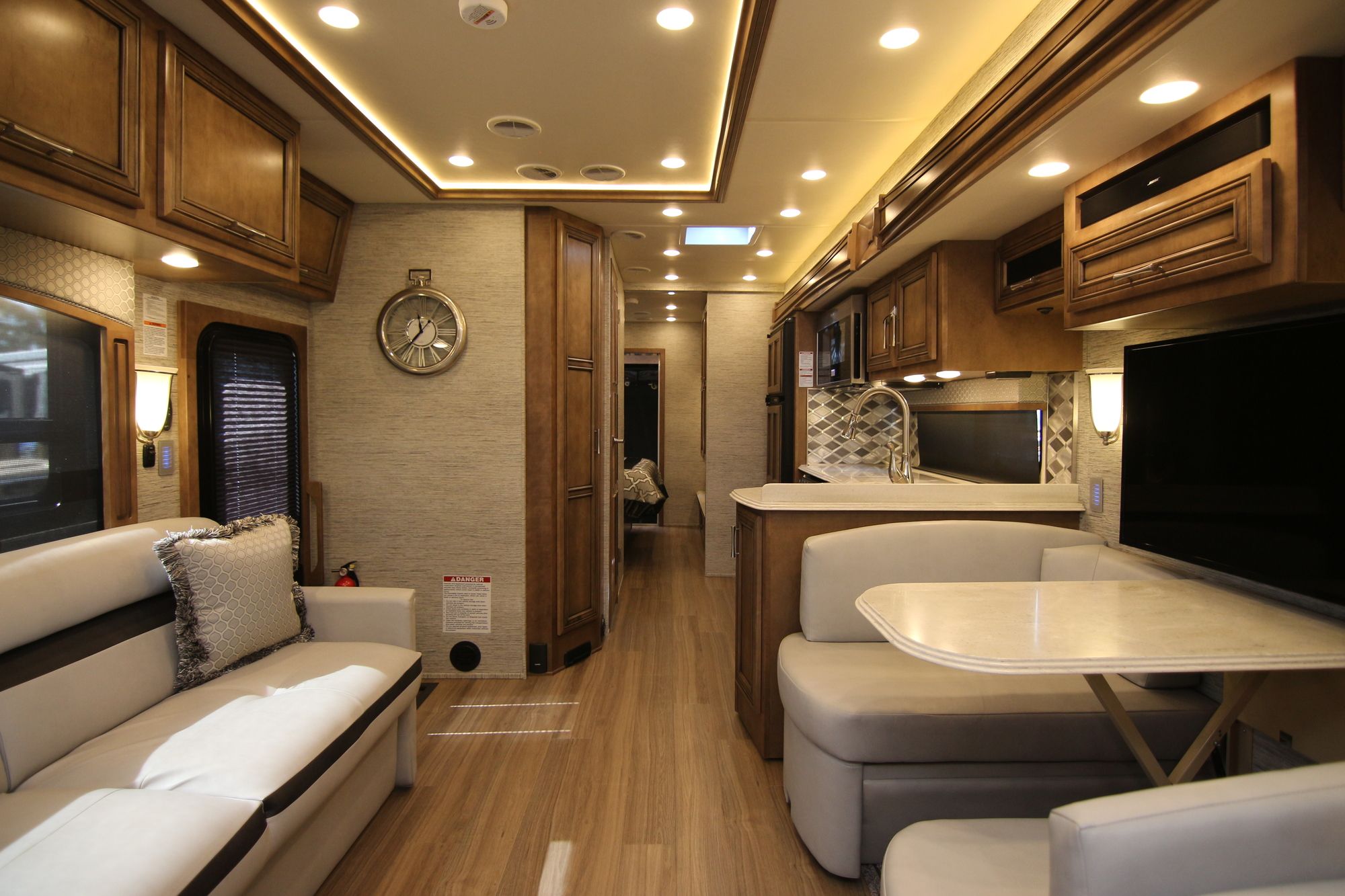 New 2019 Newmar Canyon Star TOYHAULER Class A  For Sale