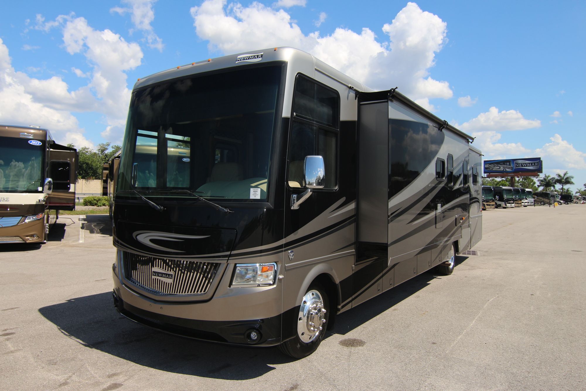 Used 2014 Newmar Canyon Star 3956 Class A  For Sale