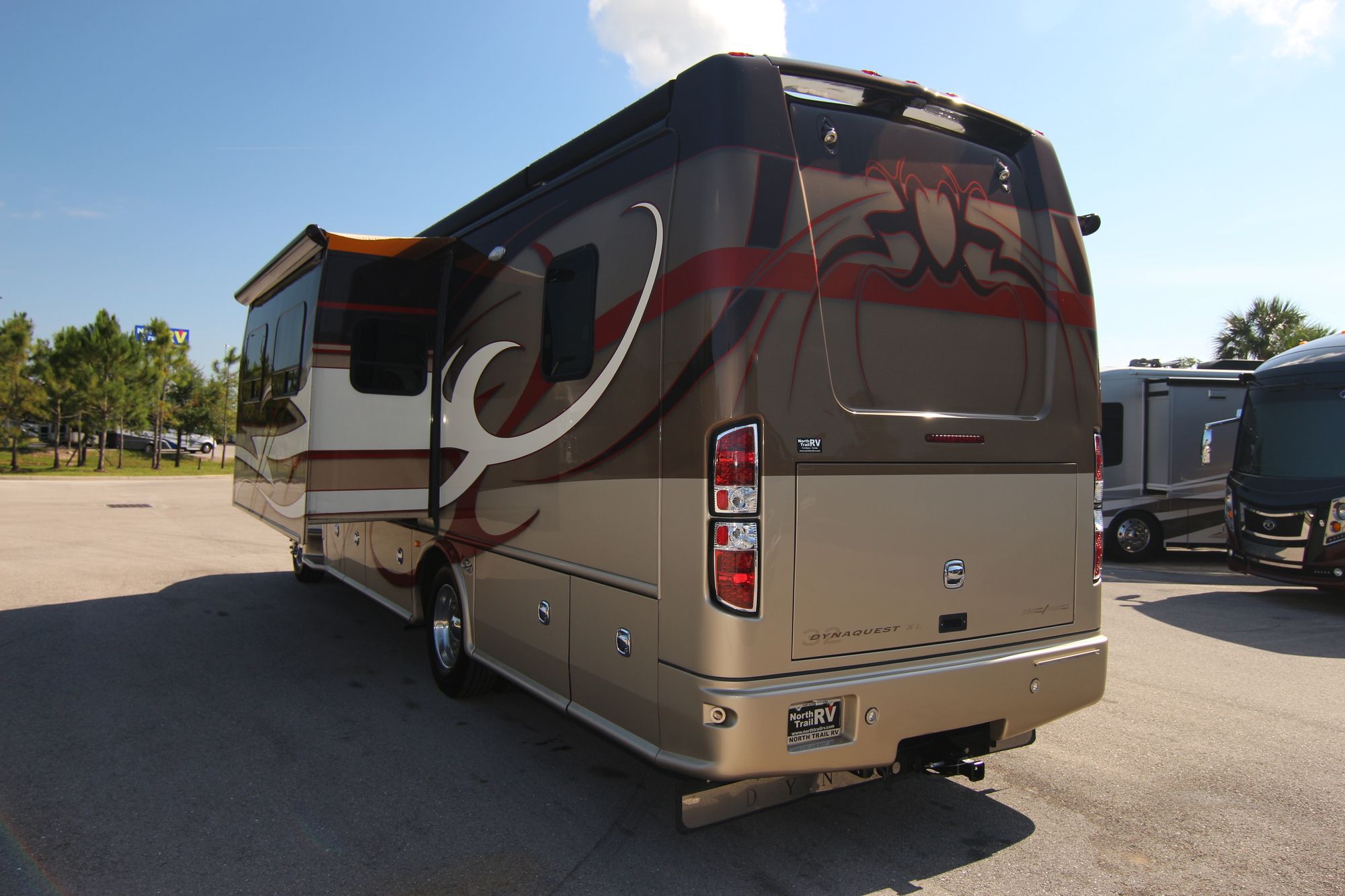 Used 2014 Dynamax Dynaquest 320XL Super C  For Sale