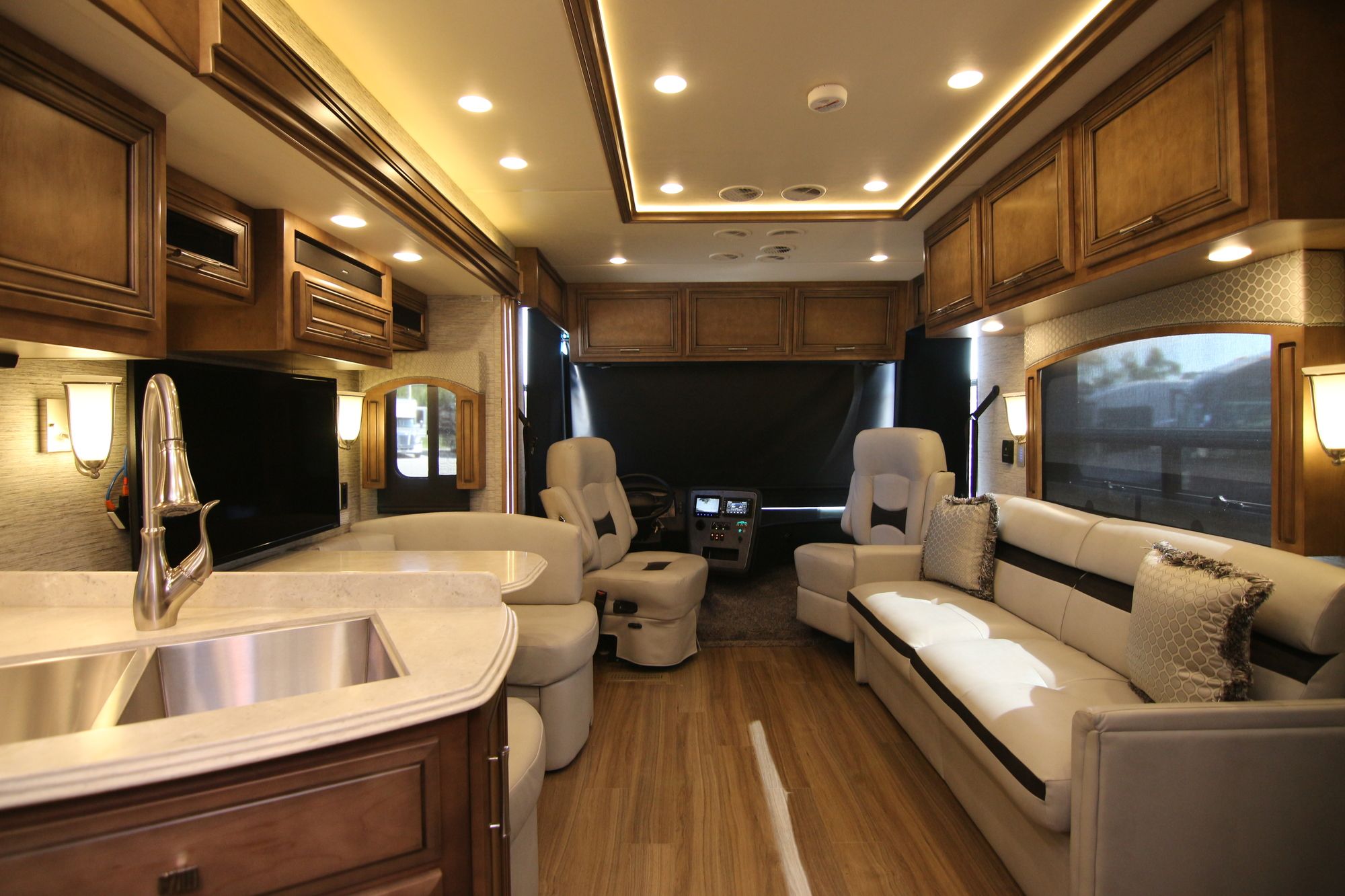 New 2019 Newmar Canyon Star TOYHAULER Class A  For Sale