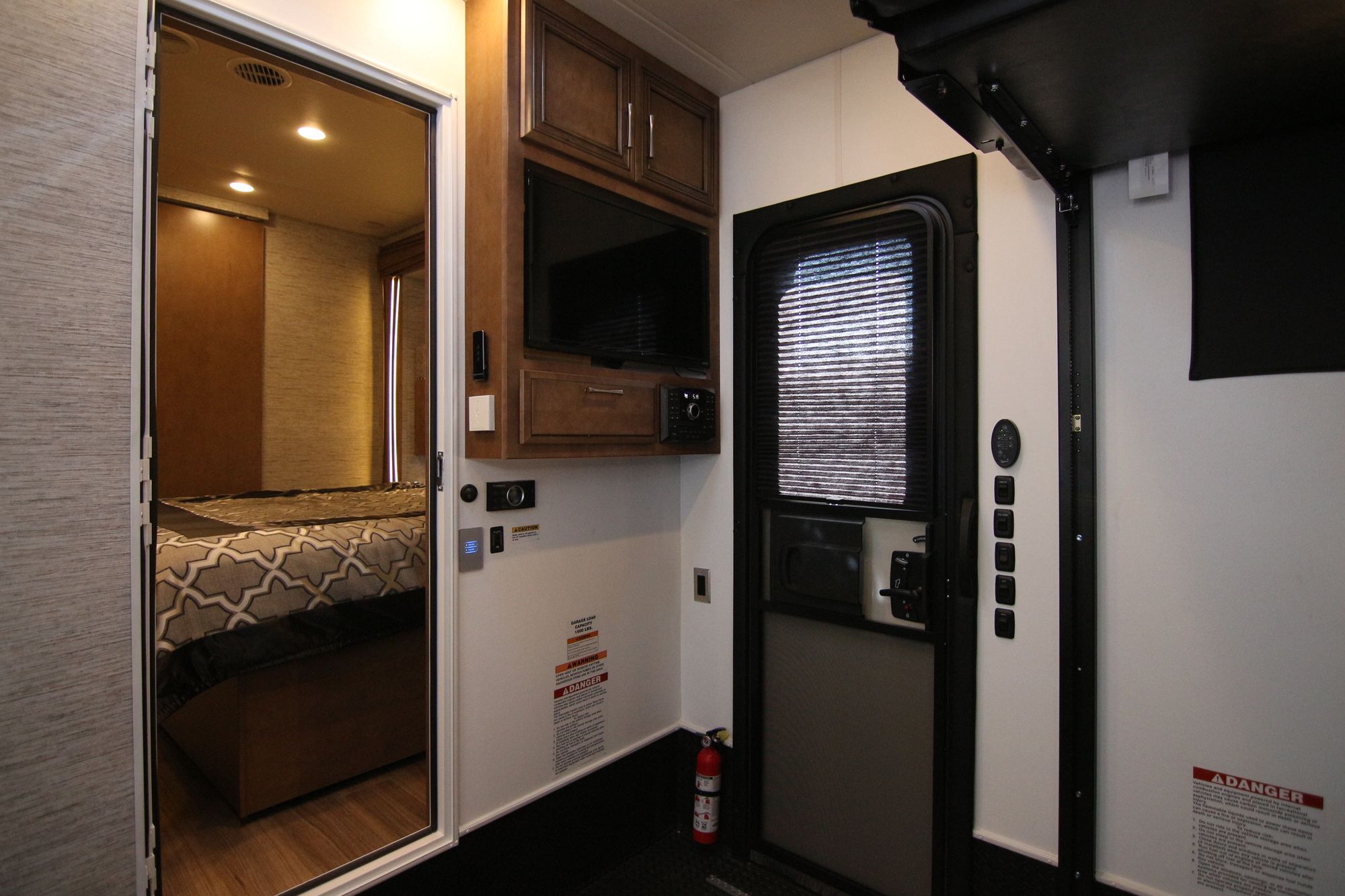 New 2019 Newmar Canyon Star TOYHAULER Class A  For Sale