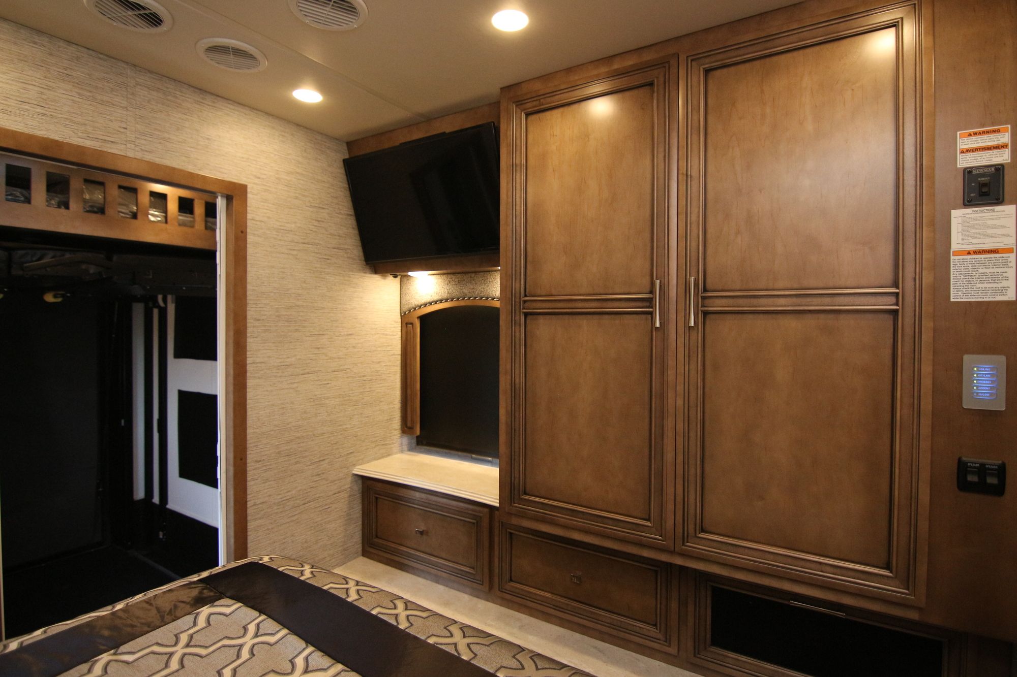 New 2019 Newmar Canyon Star TOYHAULER Class A  For Sale