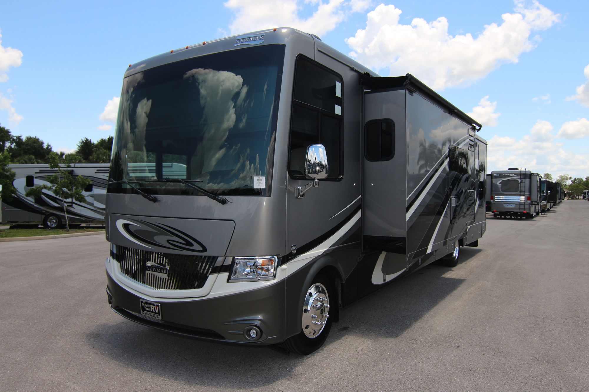 New 2019 Newmar Canyon Star TOYHAULER Class A  For Sale