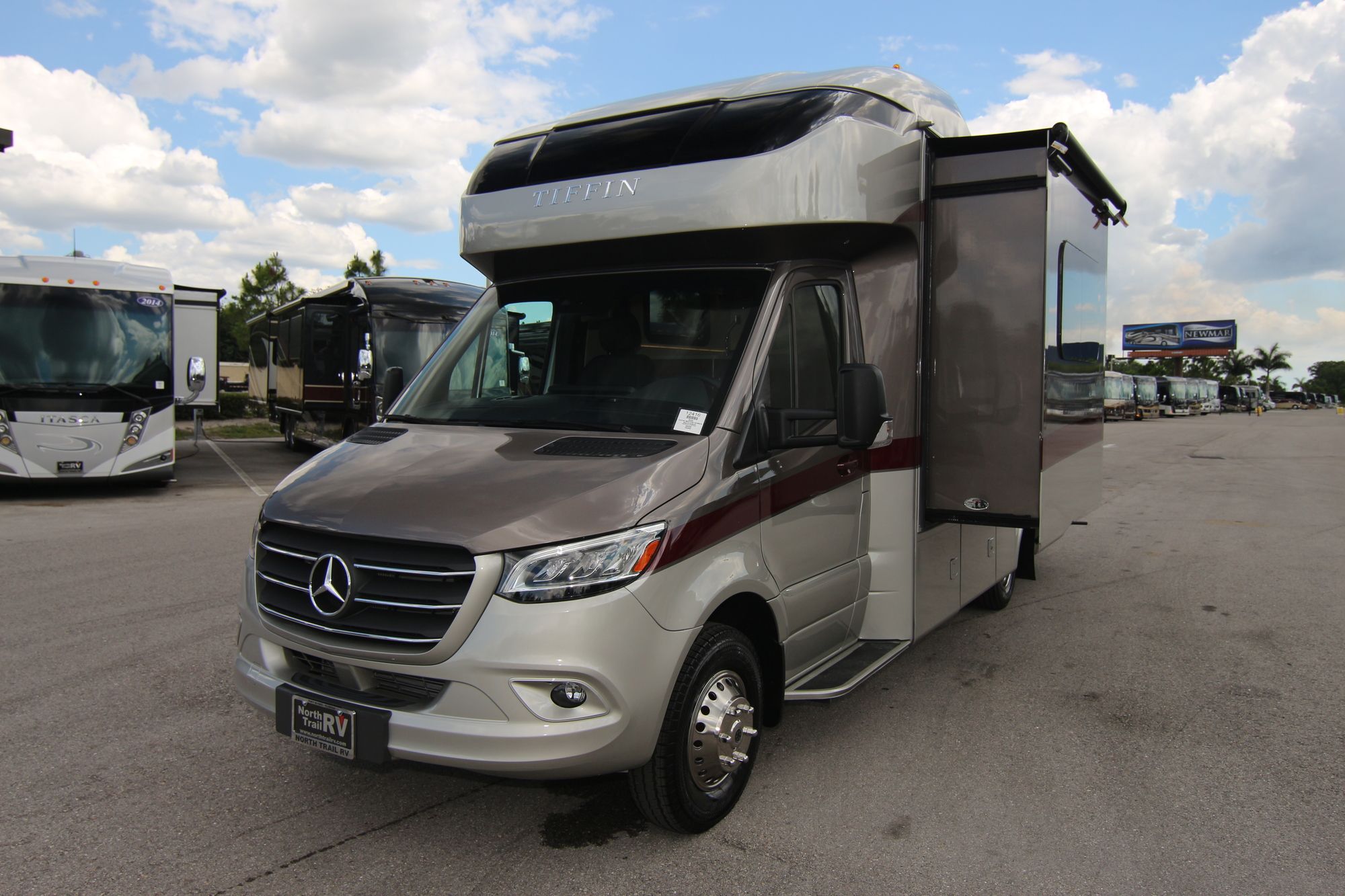 New 2020 Tiffin Motor Homes Wayfarer 25QW Class C  For Sale