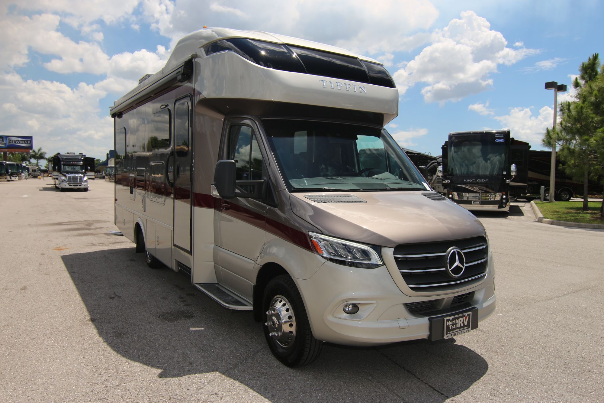 New 2020 Tiffin Motor Homes Wayfarer 25QW Class C  For Sale