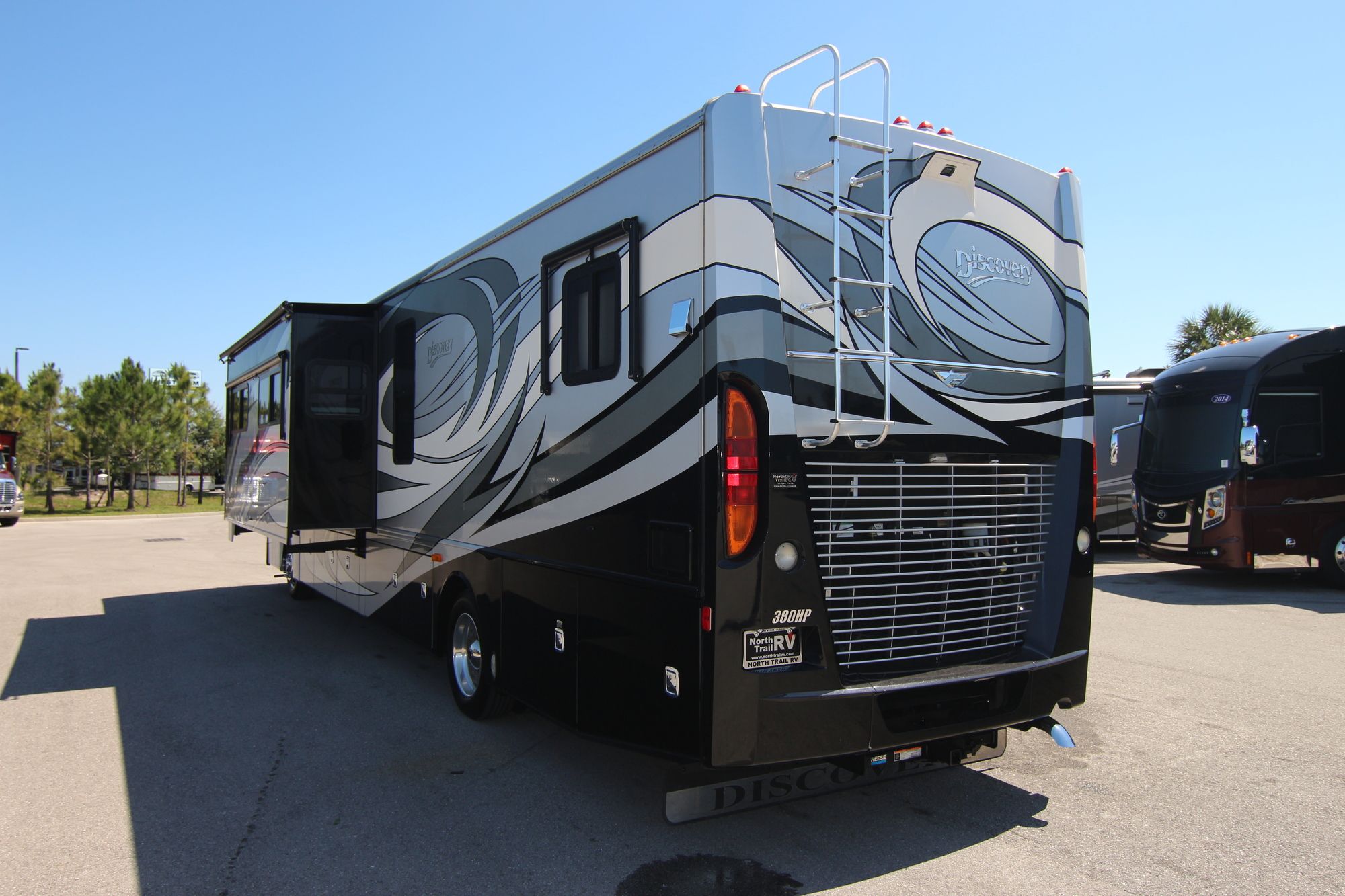 Used 2011 Fleetwood Discovery 40X Class A  For Sale