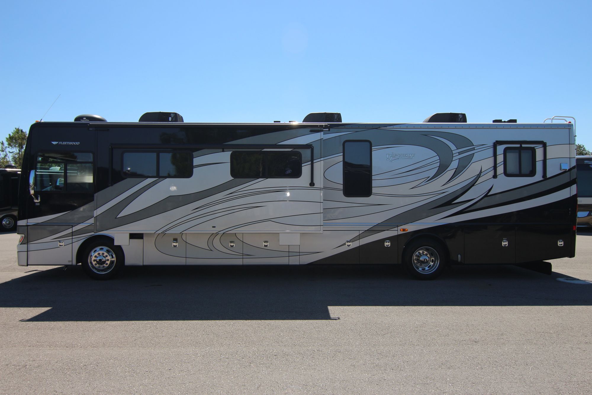 Used 2011 Fleetwood Discovery 40X Class A  For Sale