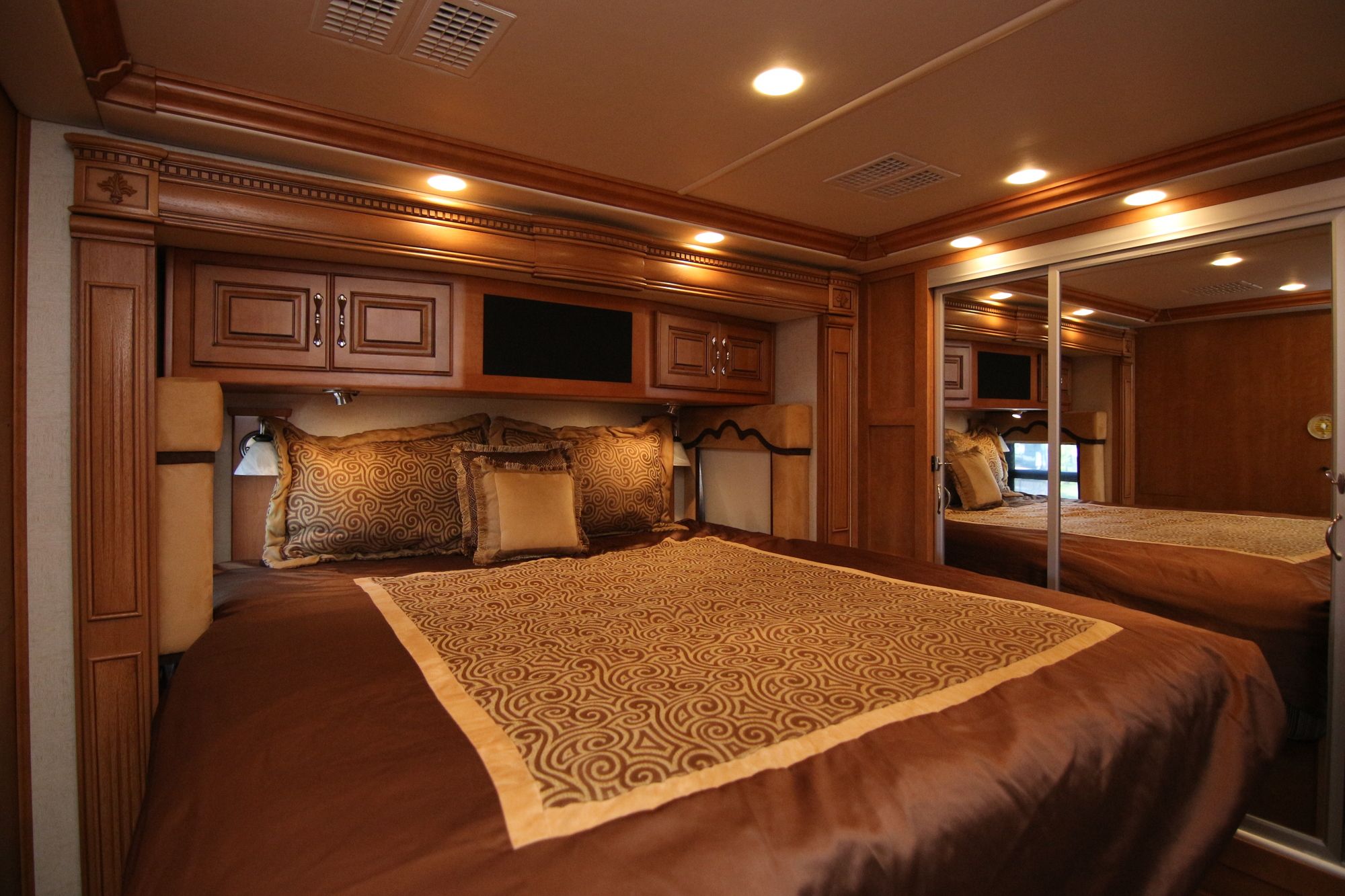 Used 2011 Fleetwood Discovery 40X Class A  For Sale