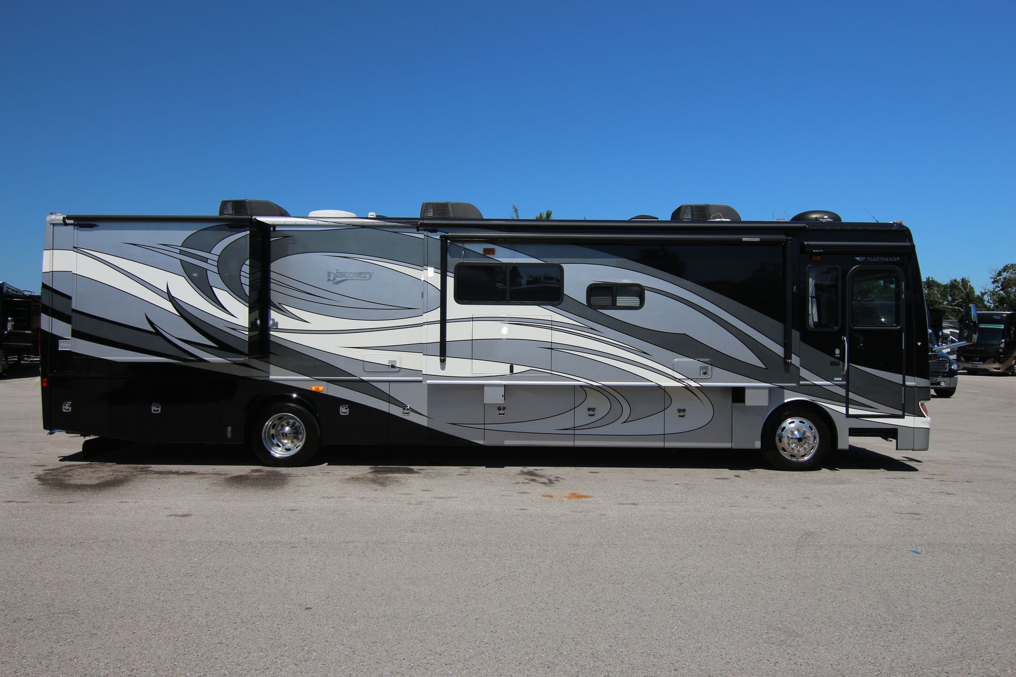 Used 2011 Fleetwood Discovery 40X Class A  For Sale