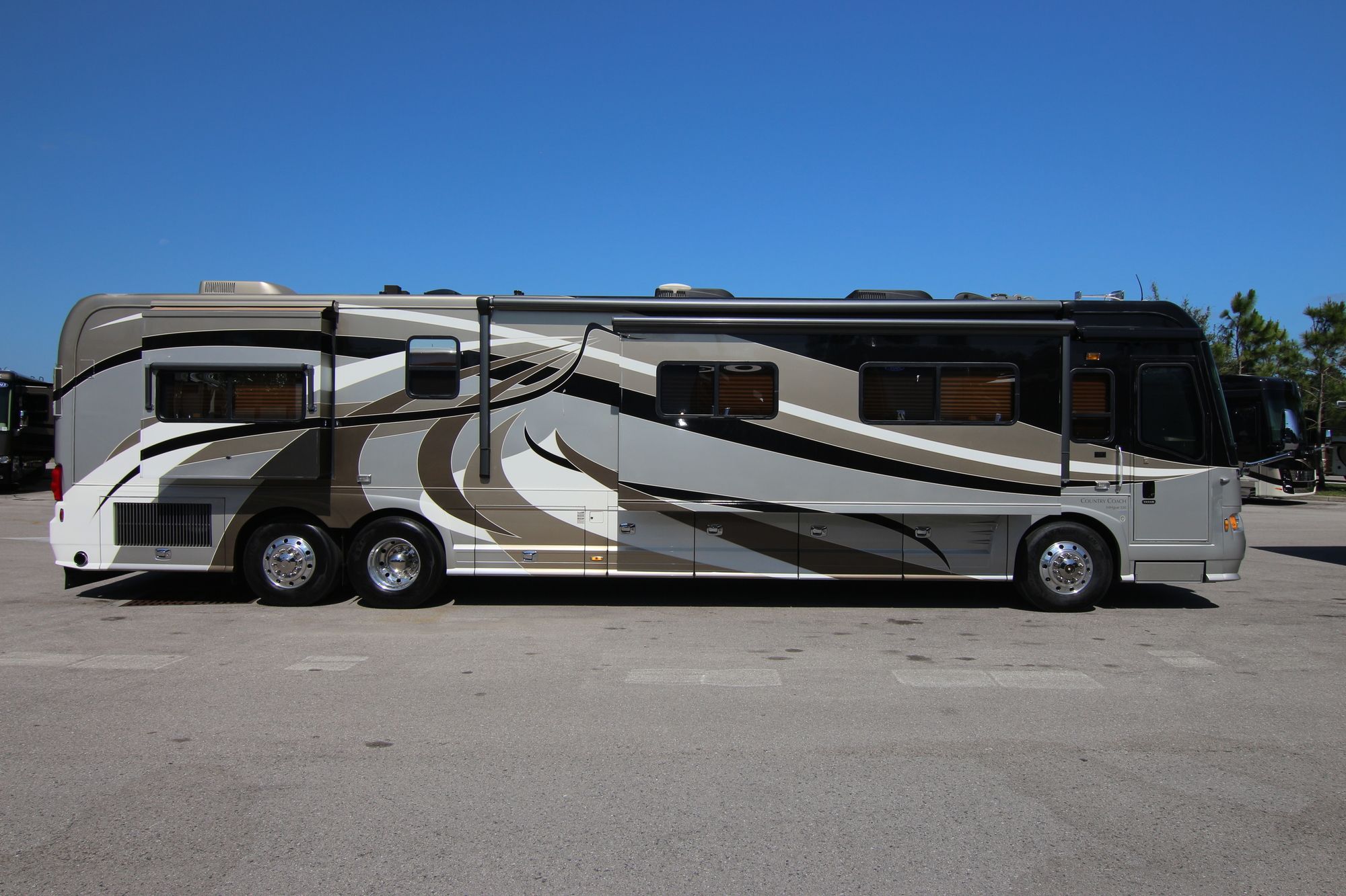 Used 2008 Country Coach Intrigue JUBILEE Class A  For Sale