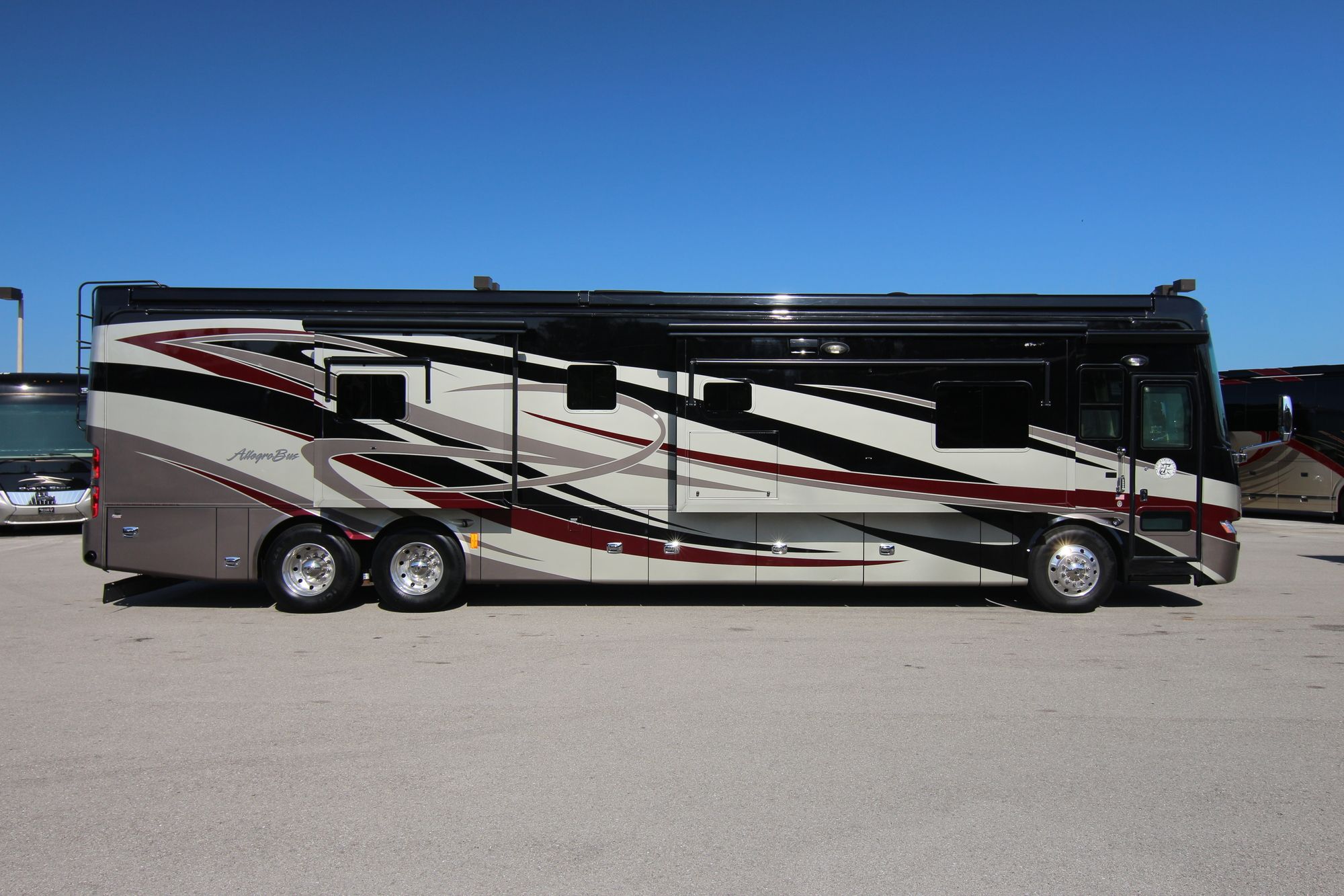 Used 2013 Tiffin Motor Homes Allegro Bus 43QGP Class A  For Sale